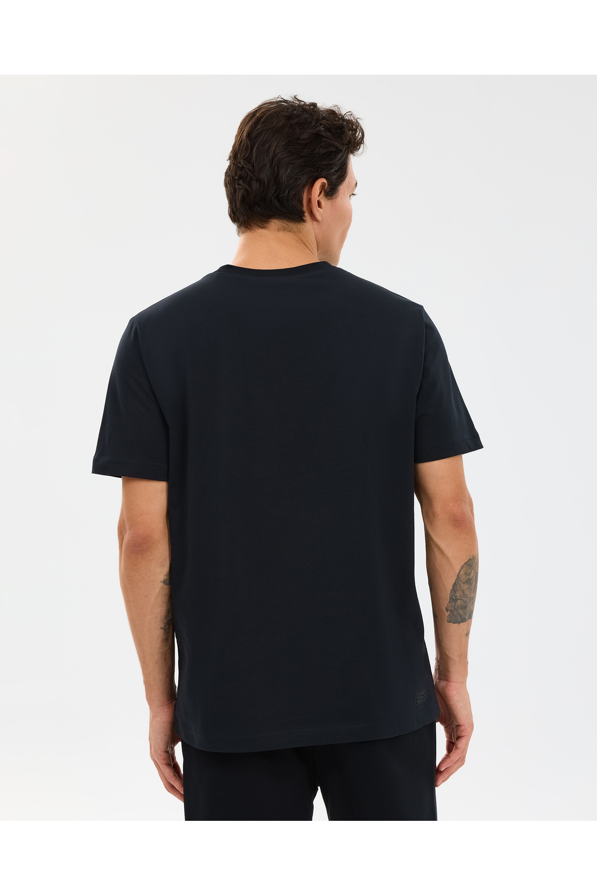 SKECHERS M Essential T-Shirt Erkek Siyah Tshirt S2510017-3817 görsel 3