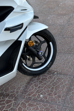 Banxtre Honda PCX için Uyumlu Yarım Jant Şeridi Sticker Seti (4 Parça)