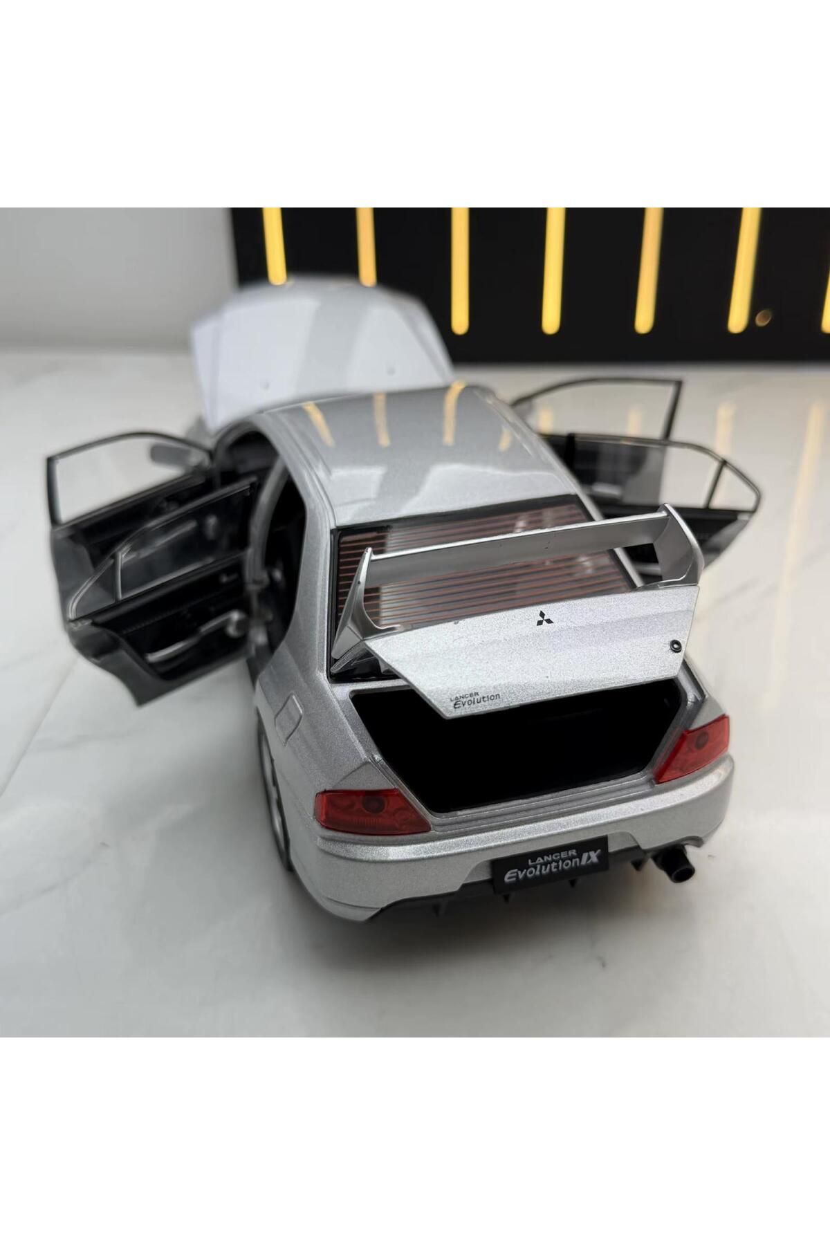 scntoys Mitsubishi Lancer Evolution IX Diecast Model Araba Açılan