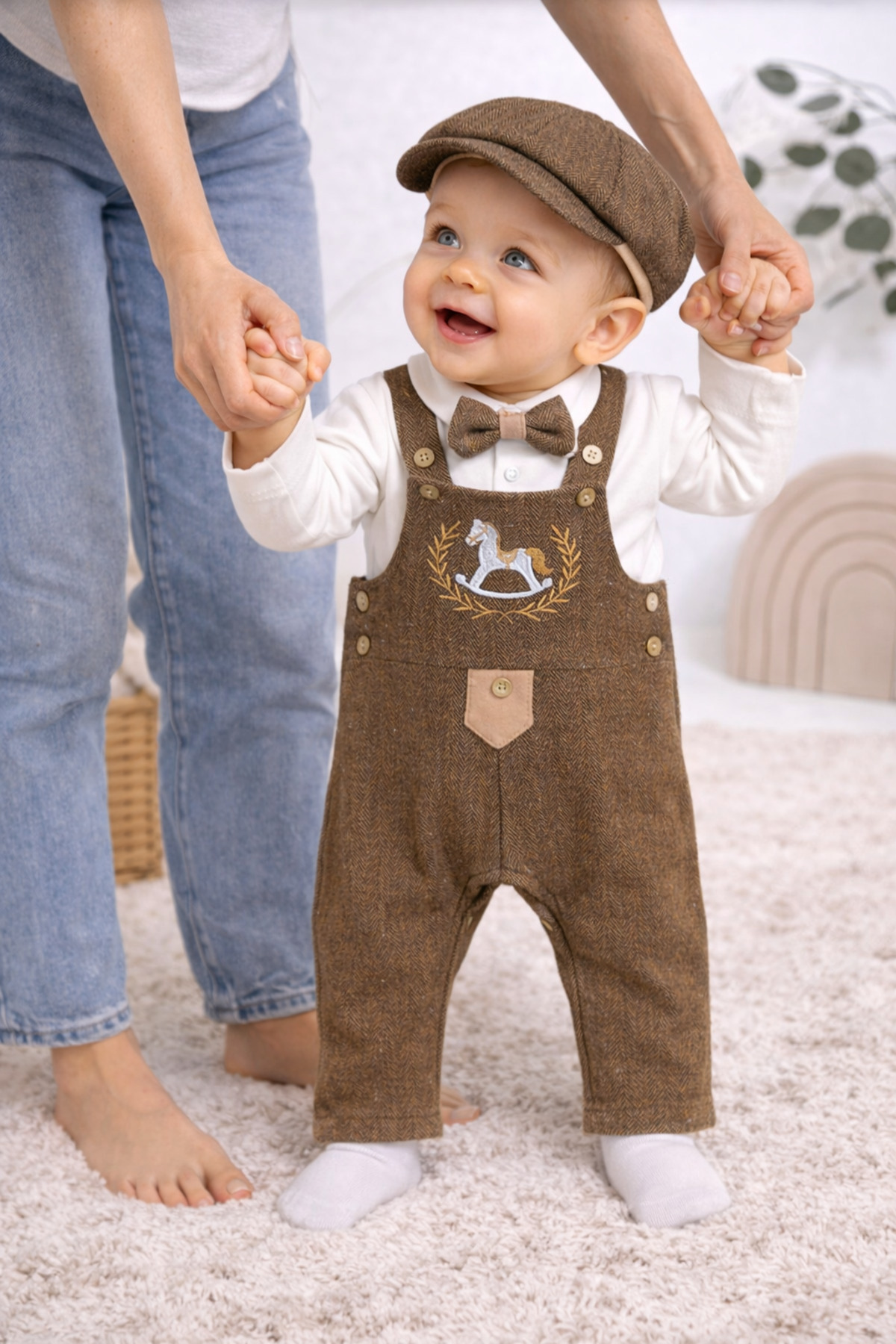 Momivi Kids Erkek Bebek At Nakışlı Jile Tulum ve Gömlek Takımı Papyonlu ve Şapkalı 4'lü Set fotoğrafı 2 (önizleme)