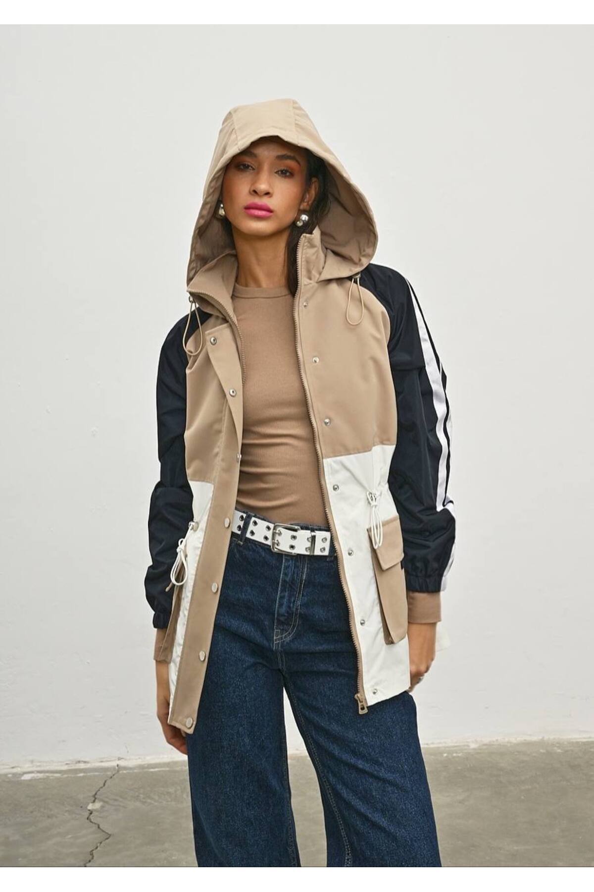 TREND ICONIC DESIGN WATER REPELLENT WINDBREAKER RAINCOAT - ICONIC -WATER REPLENISHMENT RAINCOAT
