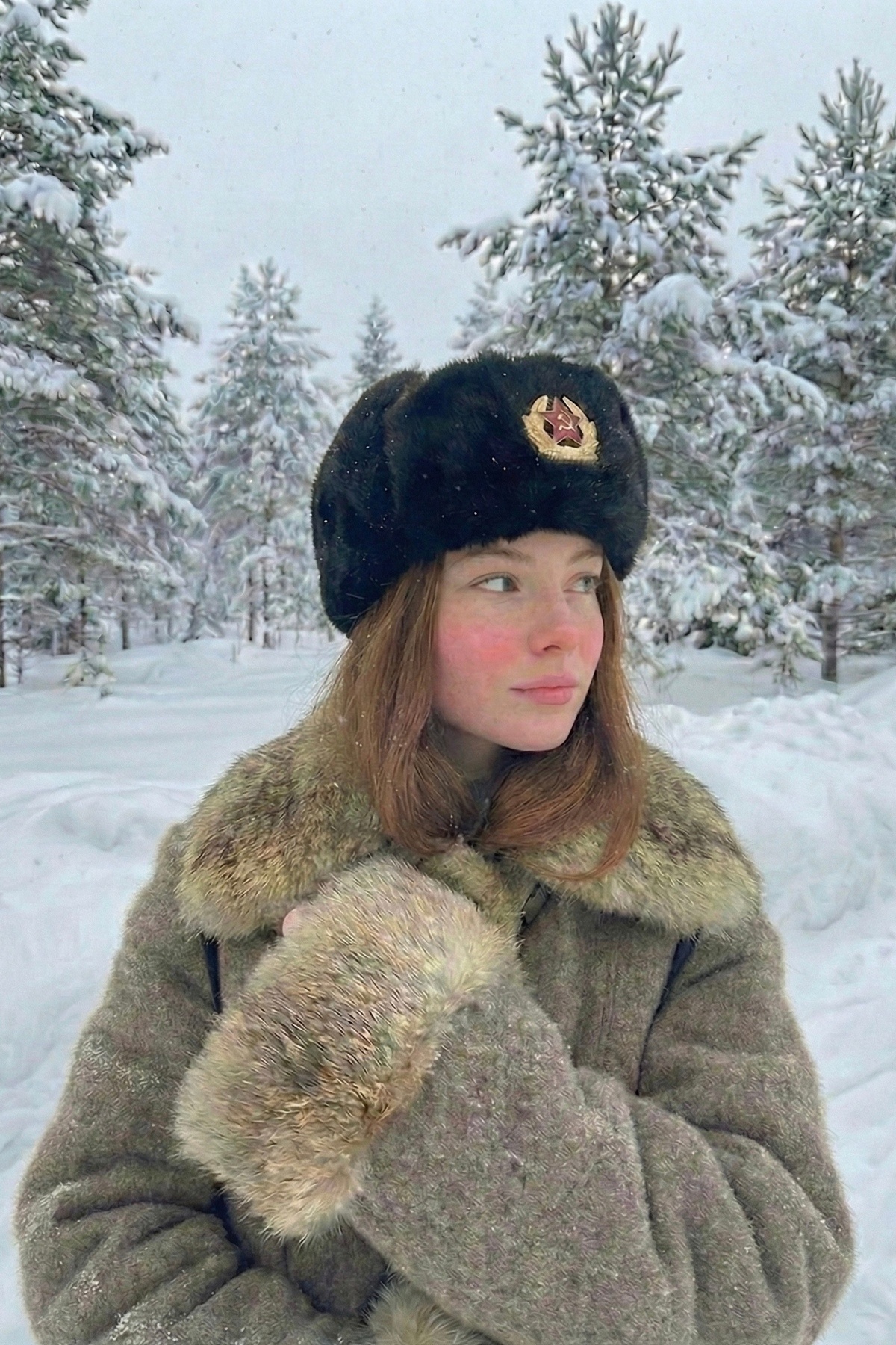 ATG Unisex Ushanka Peluş Siyah Rus Kalpağı - Kızıl Yıldız Detaylı Unisex Kış Modası Aksesuar görsel 3