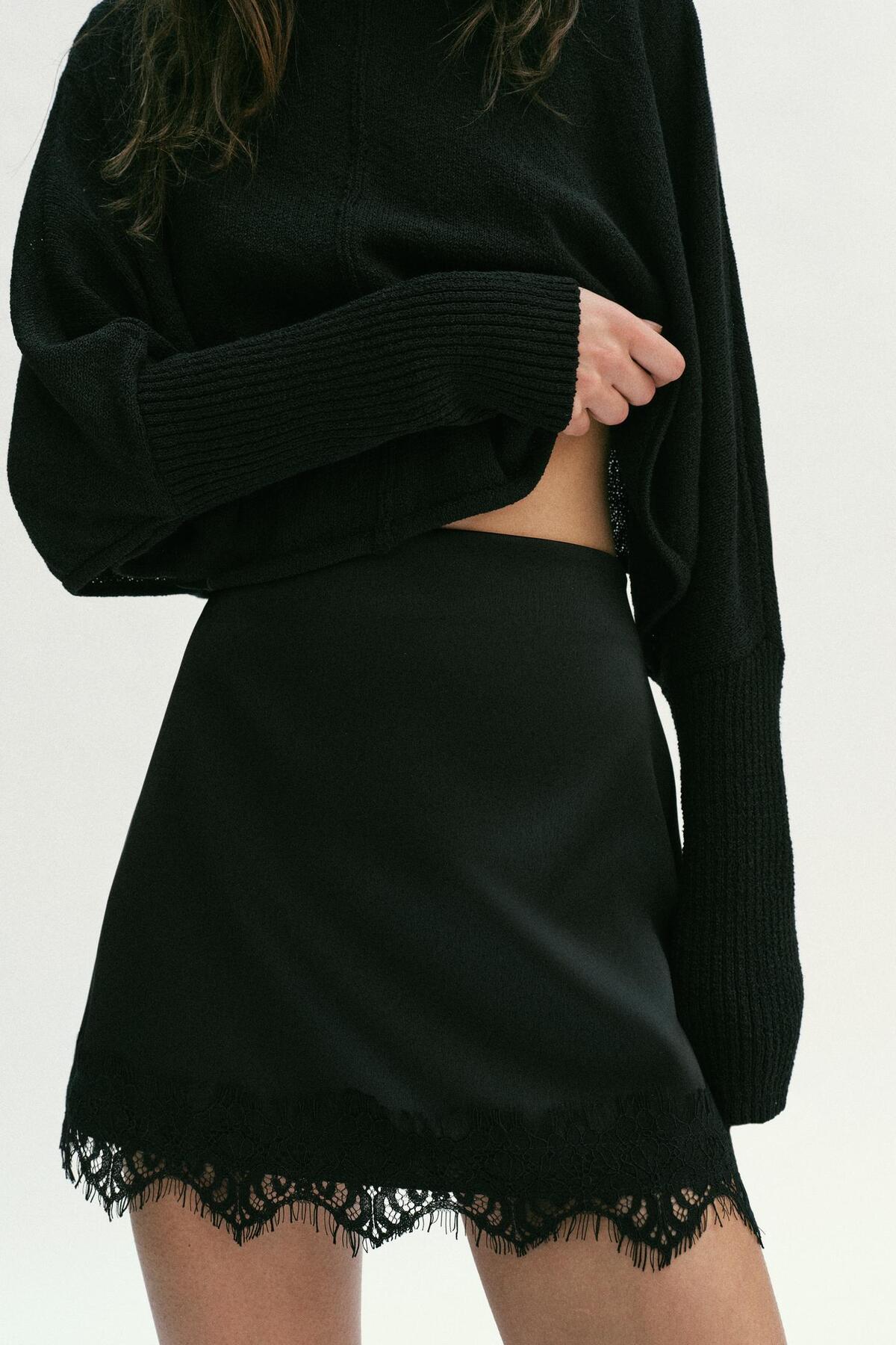 Patreon  Dantel Detaylı Mini Saten Etek