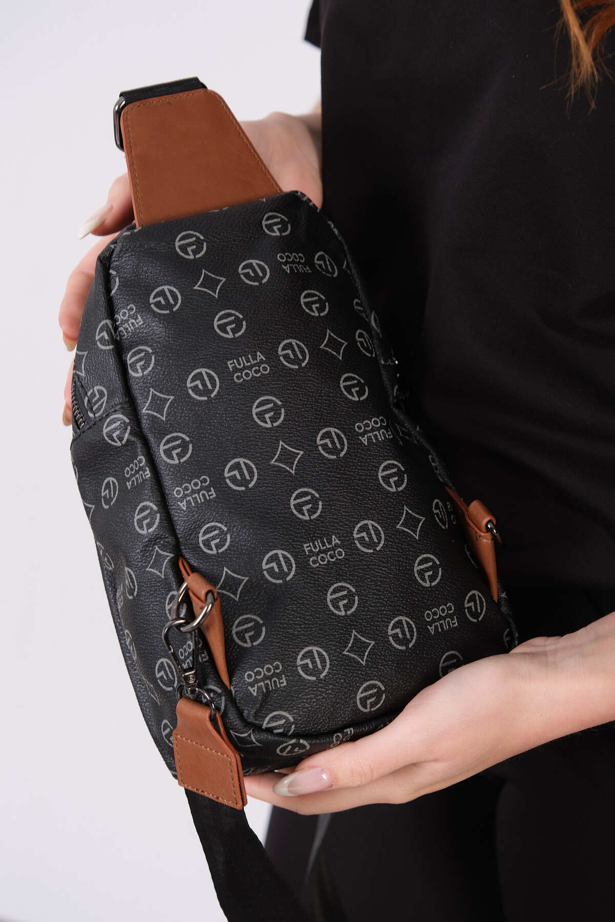 Morpelikan Kadın Üç Bölmeli Siyah Monogram Body Bag Omuz Göğüs Çantası görsel 7