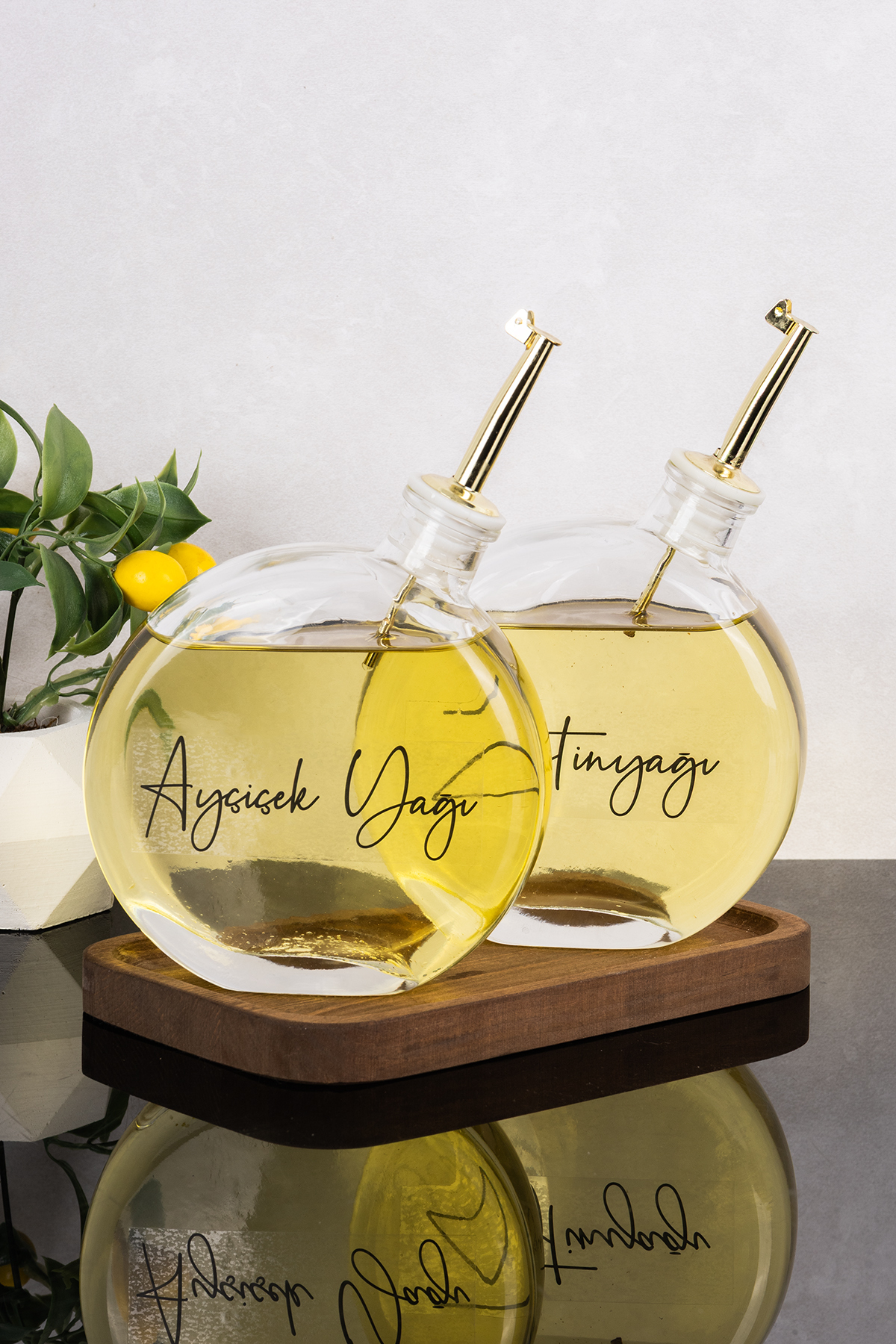 2pcs 500ml Oil Can Gold Lid with Wooden Stand Round Glass Oil Can Olive Oil Sunflower Oil Sauce Bowl