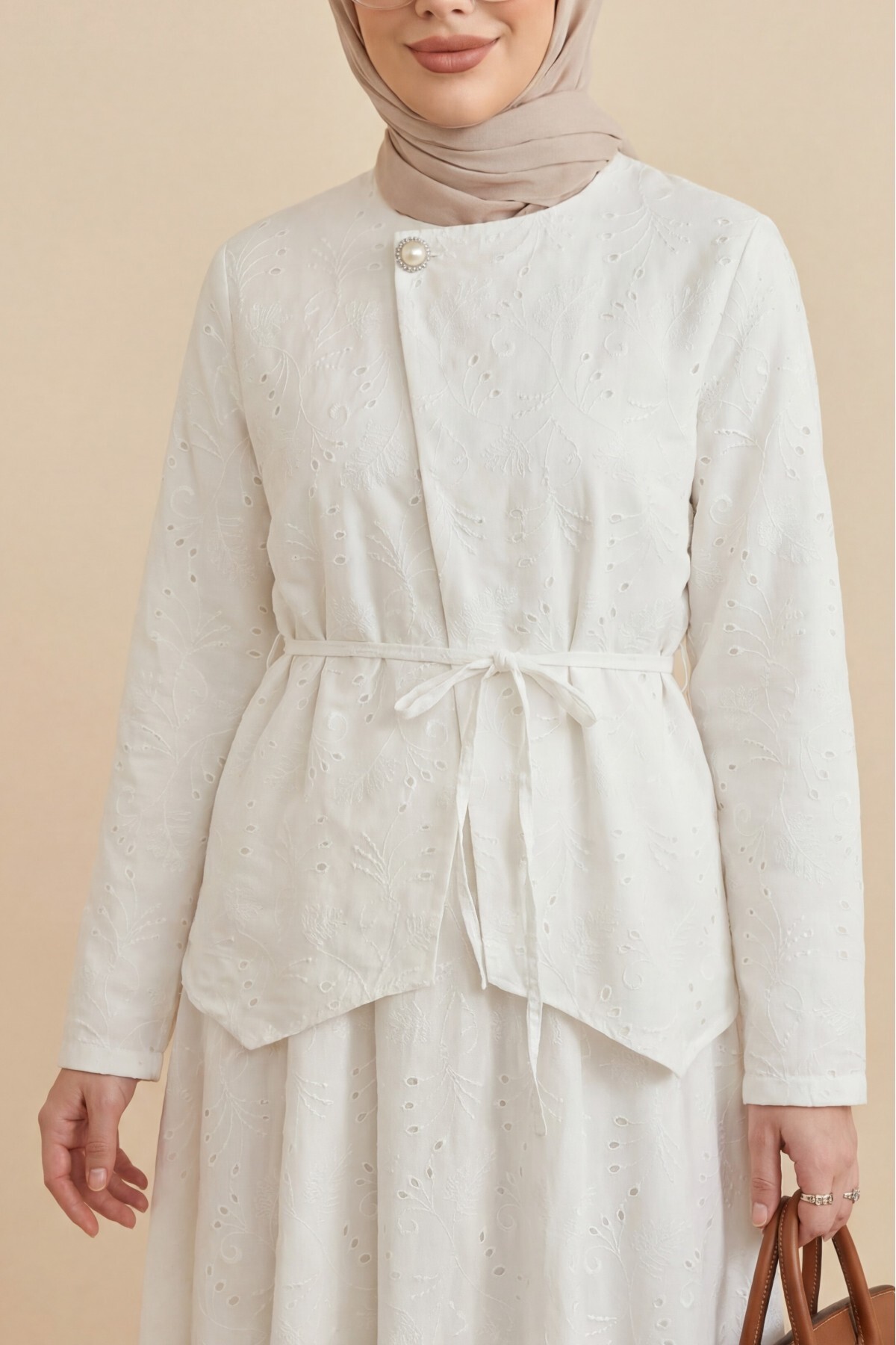 Modamorfo Front cross single button laced lined scalloped linen suit -white