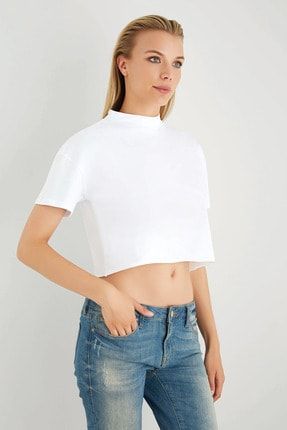 Kadın Beyaz Dik Yaka Crop T-shirt 12404