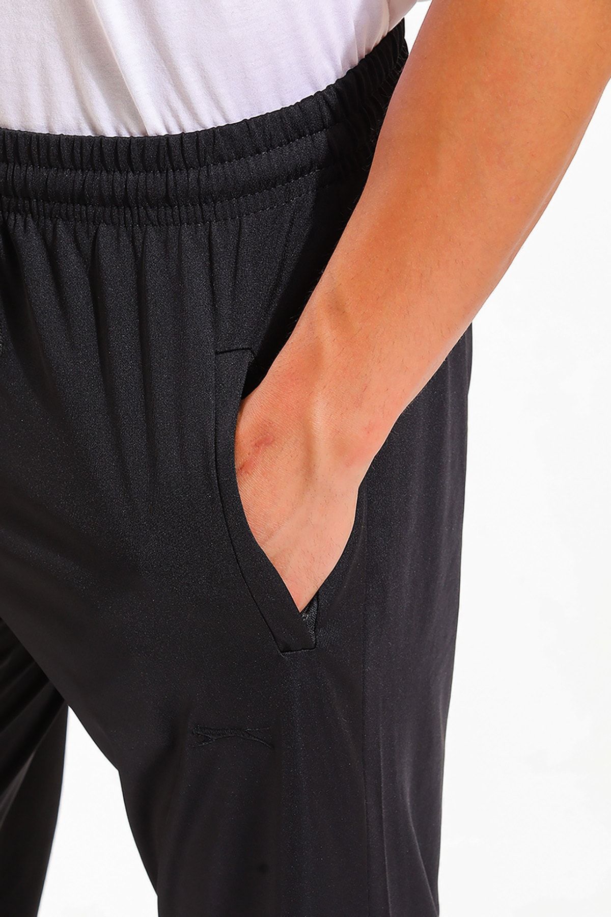 Slazenger Jogginghose Schwarz Straight Fast ausverkauft
