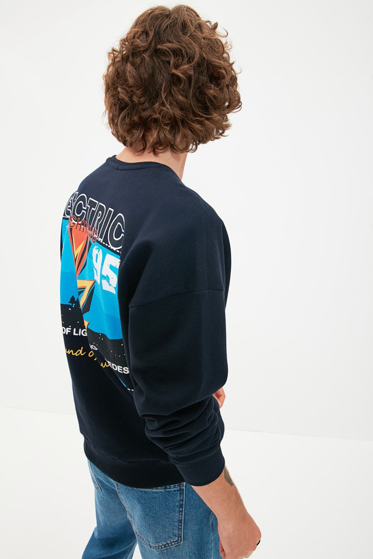 Trendyol Collection-Námořnická modrá overSize mikina s potiskem na zádech - TMNAW22SW0799 3