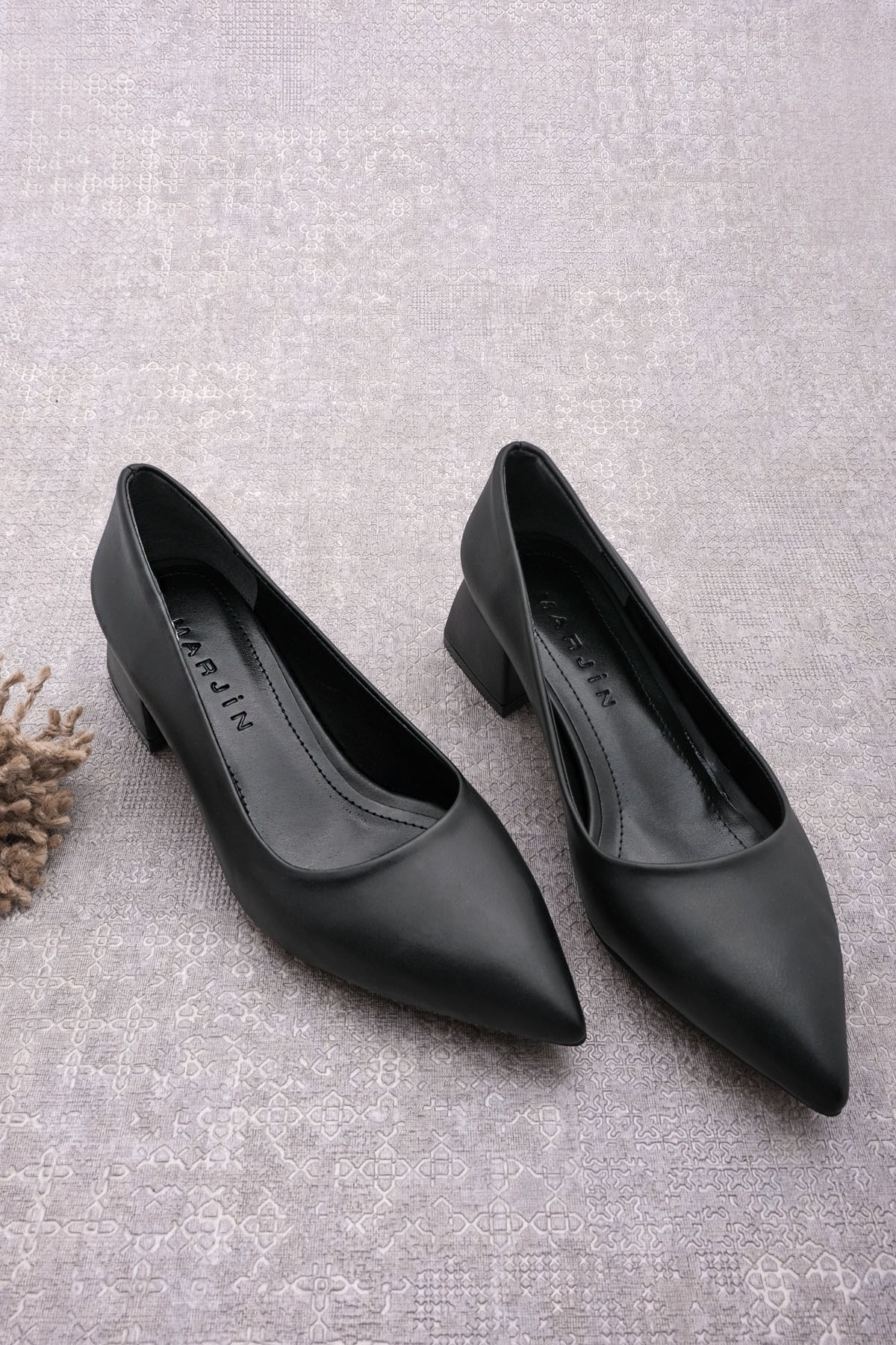 Kadın Sivri Burun Kalın Topuk Günlük Klasik Topuklu Ayakkabı Bones Siyah