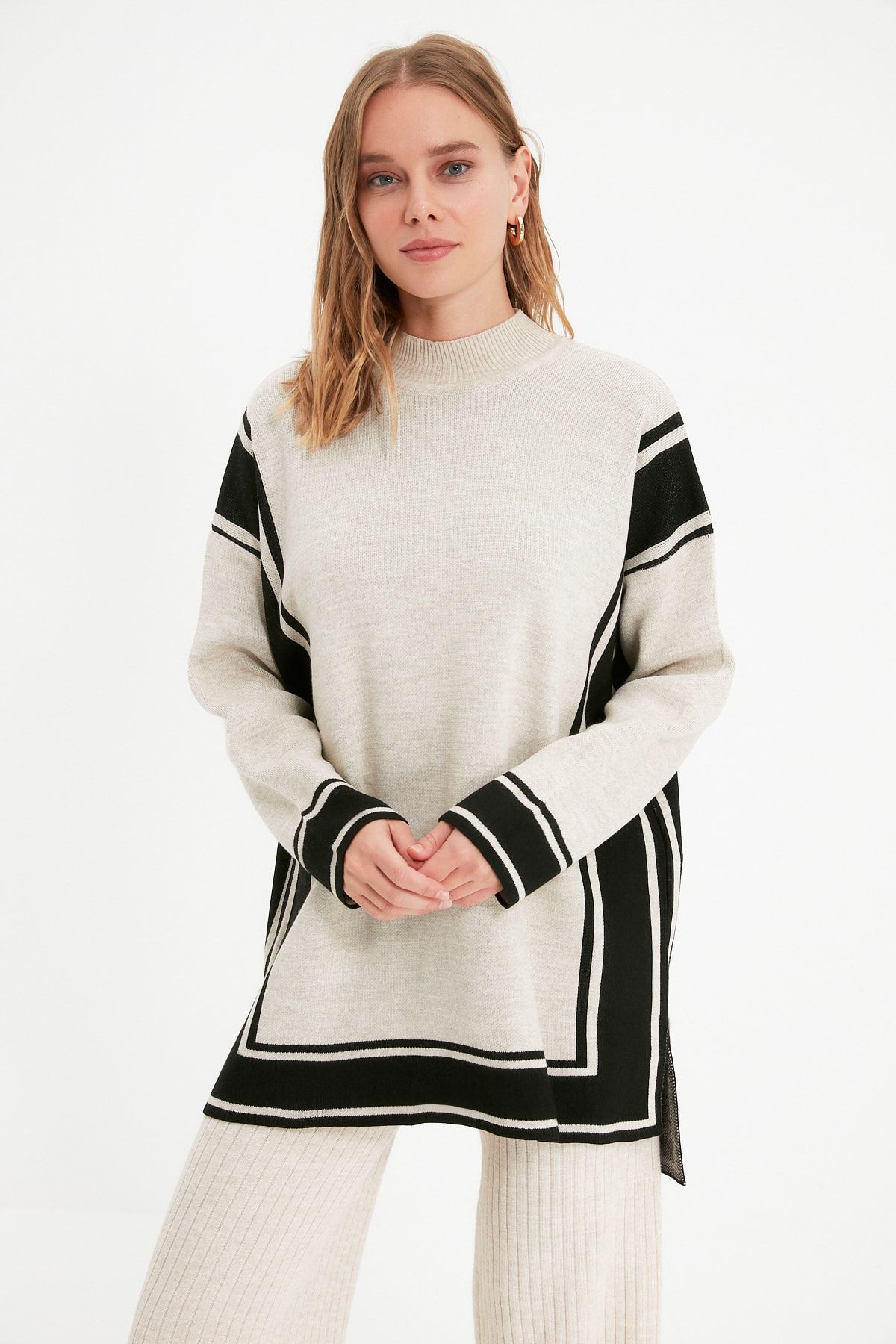 Trendyol Modest-Stein gestreifter Strickpullover mit hohem Kragen TCTAW22AK0163 4