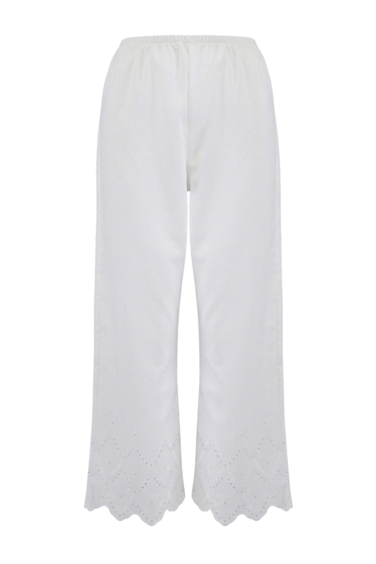 Trendyolmilla  Beyaz Dokuma Brodeli Plaj Kapri Pantolon Bluz Takım TBESS26AU00045 - Görsel 4