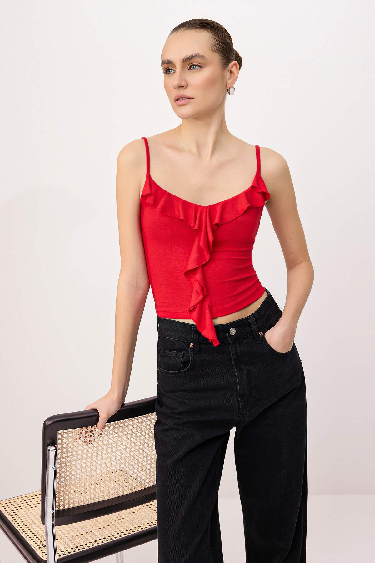 Trendyolmilla Kırmızı Askılı Fırfırlı Fitted/Vücuda Oturan Örme Bluz TWOSS25BZ00601