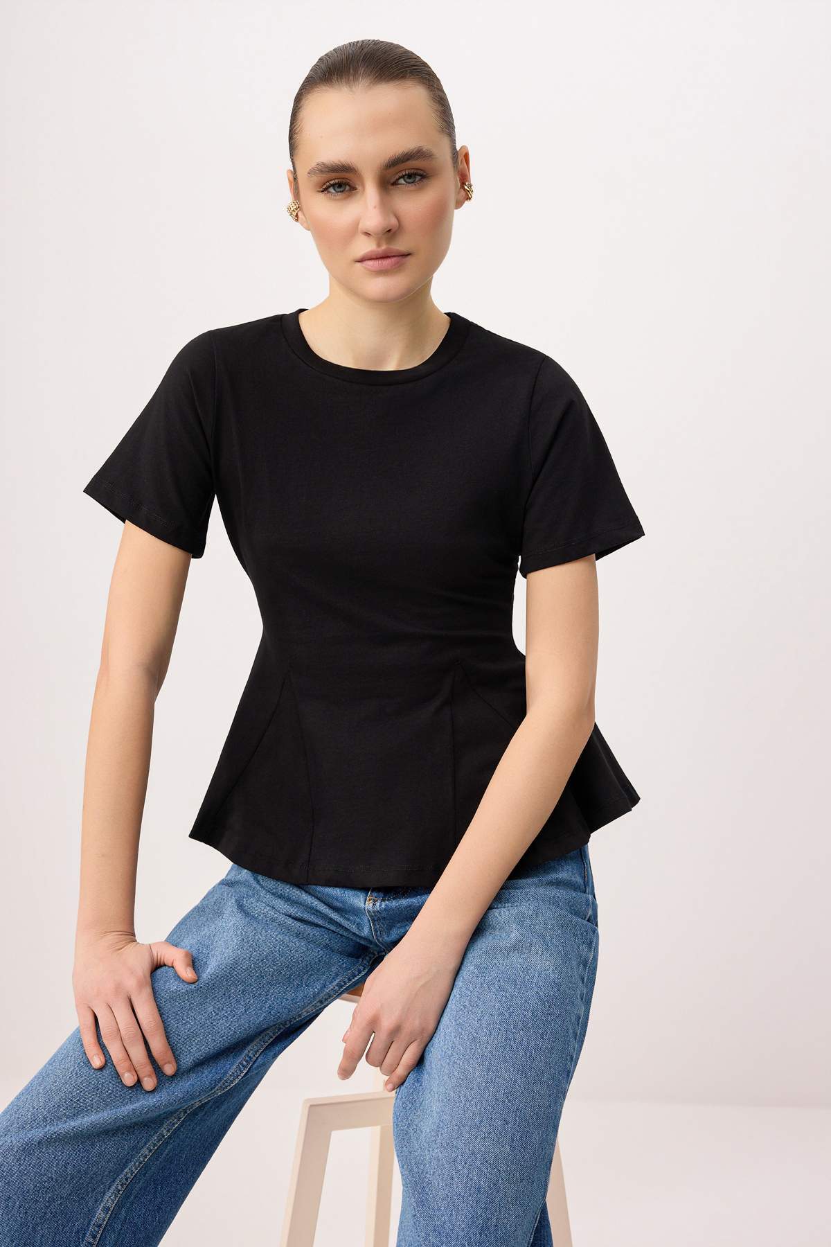 Trendyol Kollektion Schwarze, einfarbige Peplum-Bluse mit Rundhalsausschnitt ...