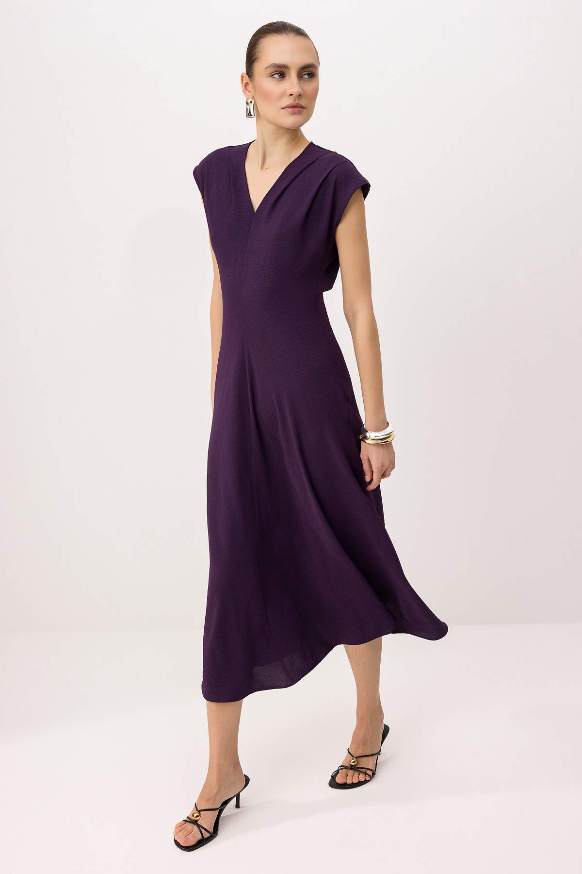 Trendyol Collection Plum V-Neck A-Line/Bell-Shaped Midi Woven Dress Twoss26El00553