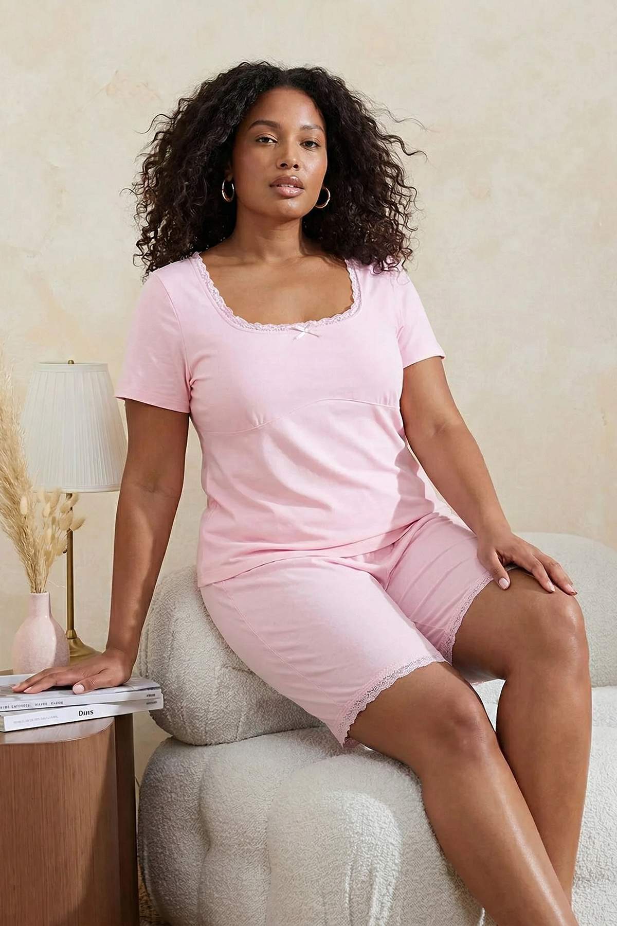 Trendyolmilla Curve Pembe Fiyonklu Dantel Detaylı Viskon Yumuşak Tuşe Büyük Beden Pijama Takımı TBBSS26AI00044