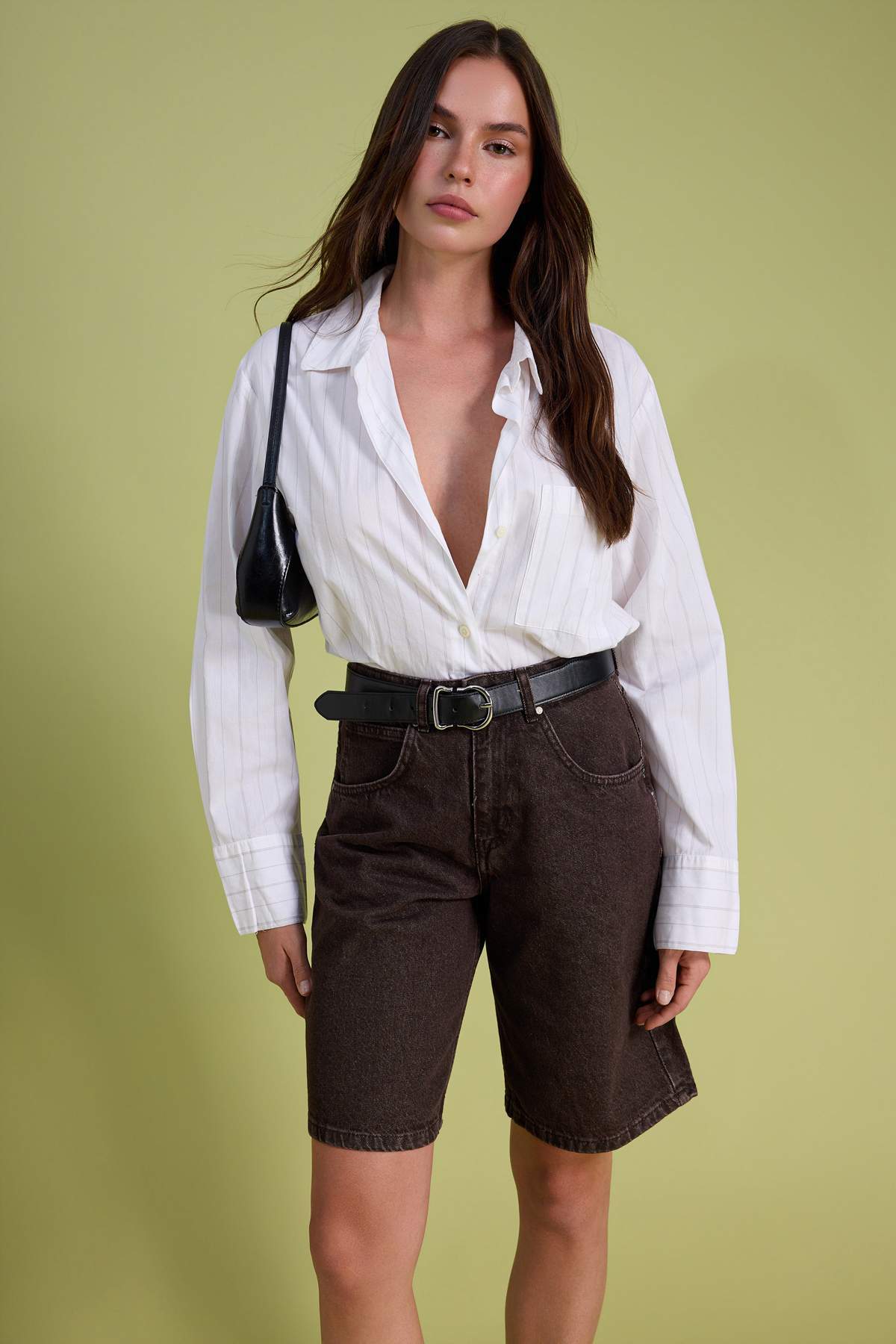 Trendyolmilla  Kahverengi Vintage Yıkama Yüksek Bel Denim Bermuda TWOSS26SR00105 - Görsel 2