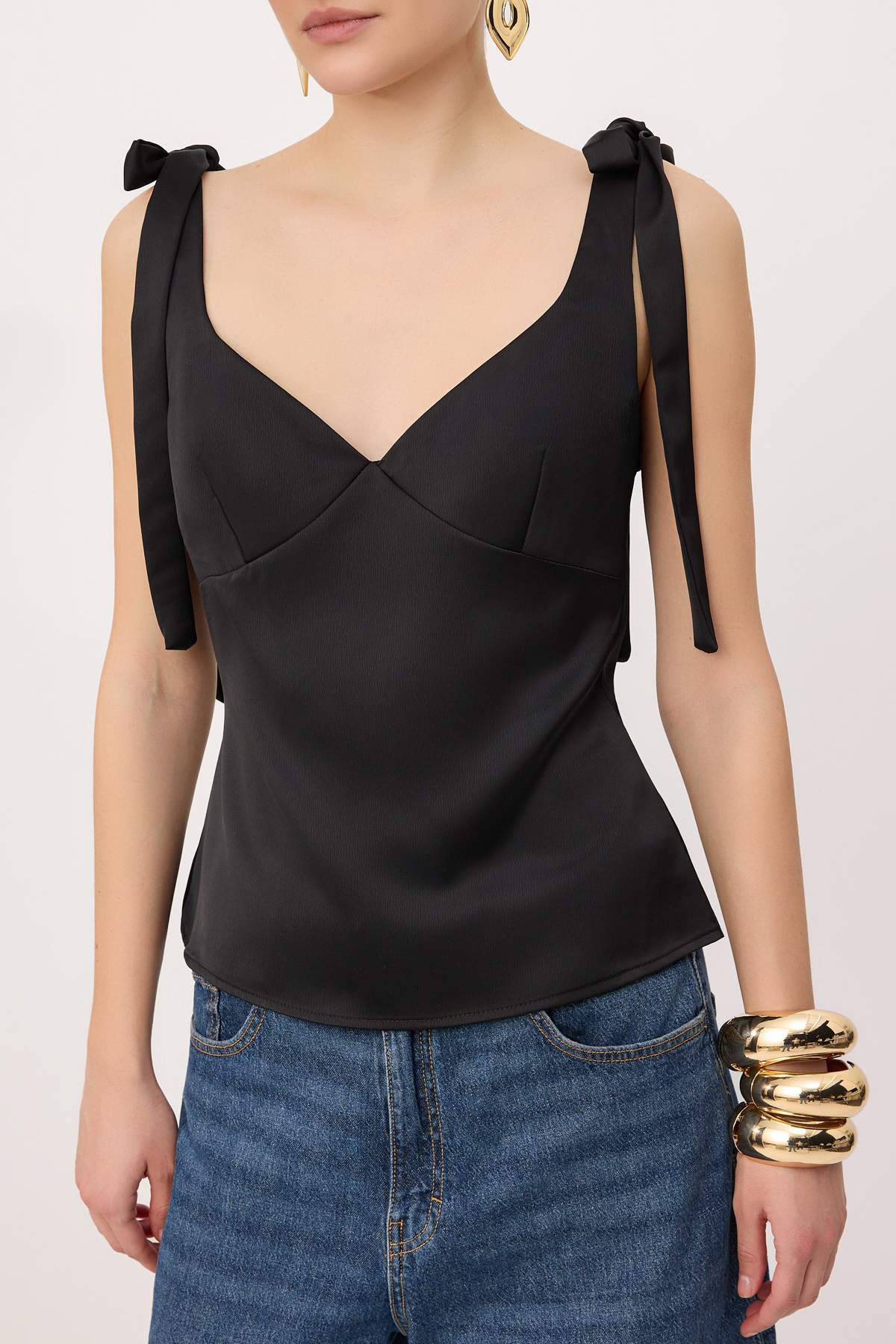 Trendyolmilla  Siyah Kalp Yaka Kolsuz Dokuma Saten Party Bluz TPRSS26BZ00057 - Görsel 3