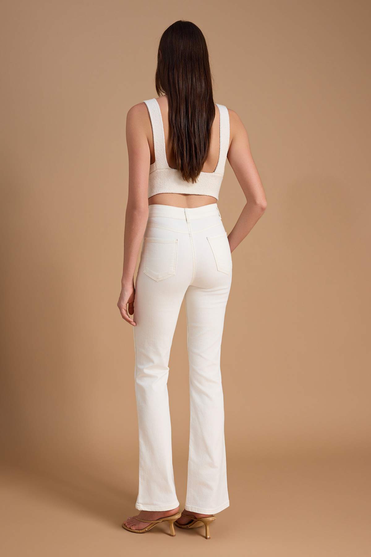 Trendyolmilla  Ekru Yüksek Bel Ekstra Esnek Flare İspanyol Paça Jeans TWOSS26JE00174 - Görsel 4