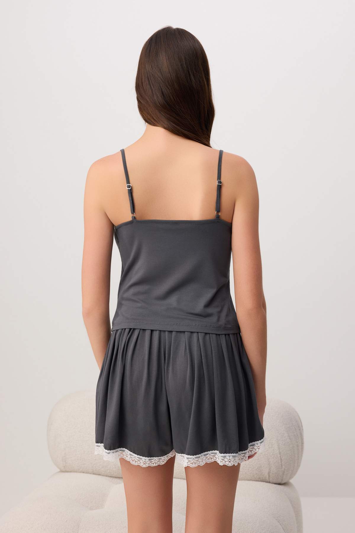 Trendyolmilla  Antrasit More Sustainable Dantel Detaylı Etek Görünümlü Şort Örme Pijama Takımı THMSS26PT00147 - Görsel 4