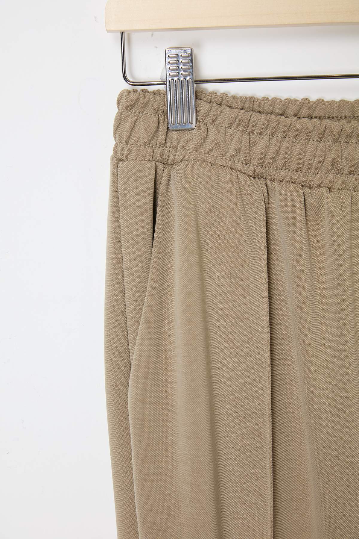 Trendyolmilla  Açık Kahverengi V Yaka Kısa Kol Rahat Kalıp Dikişli Alt-Üst Modal Takım TDRSS26AU00027 - Görsel 3