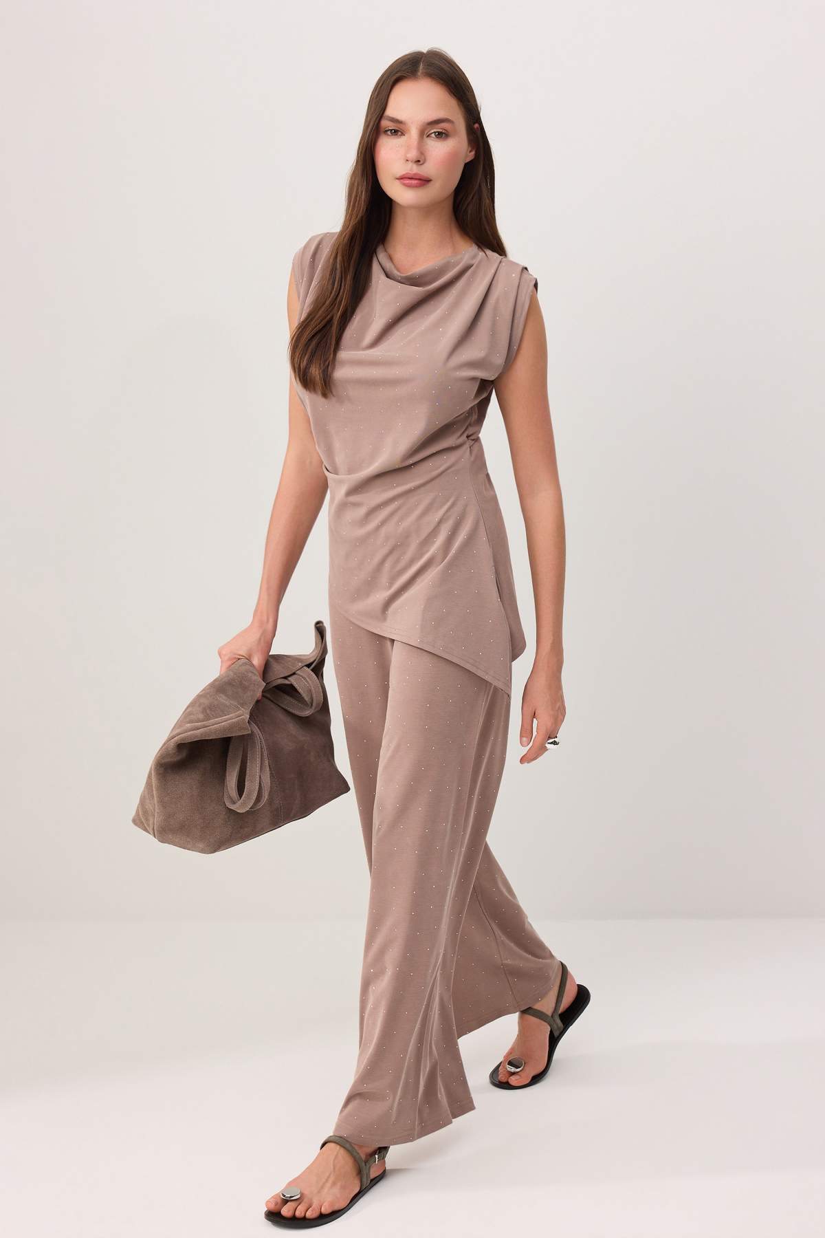 Trendyolmilla  Koyu Premium Lyocell İçerikli Vizon Düz Wide Leg Örme Alt - Üst Takım TWOSS26AU00155 - Görsel 2