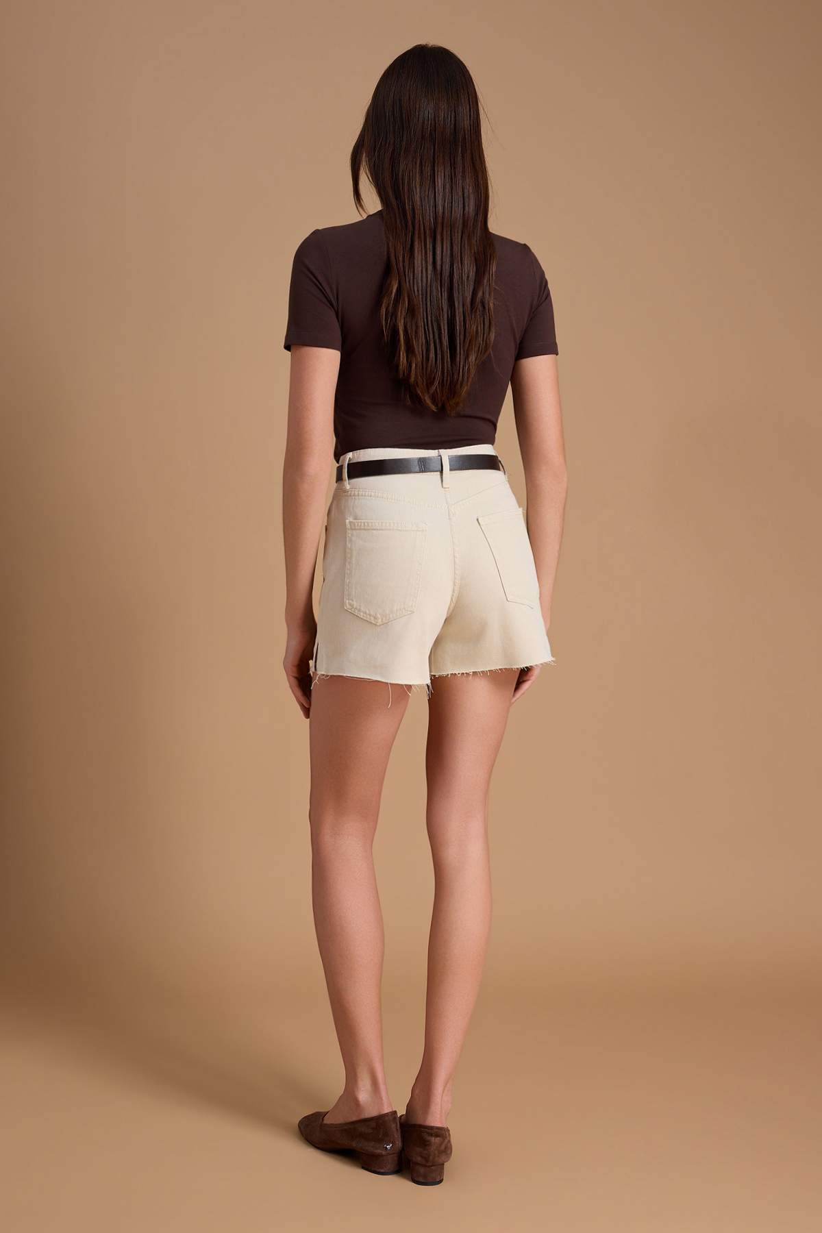 Trendyolmilla  Bej %100 Pamuk Yırtmaçlı City Şort TWOSS26SR00135 - Görsel 4