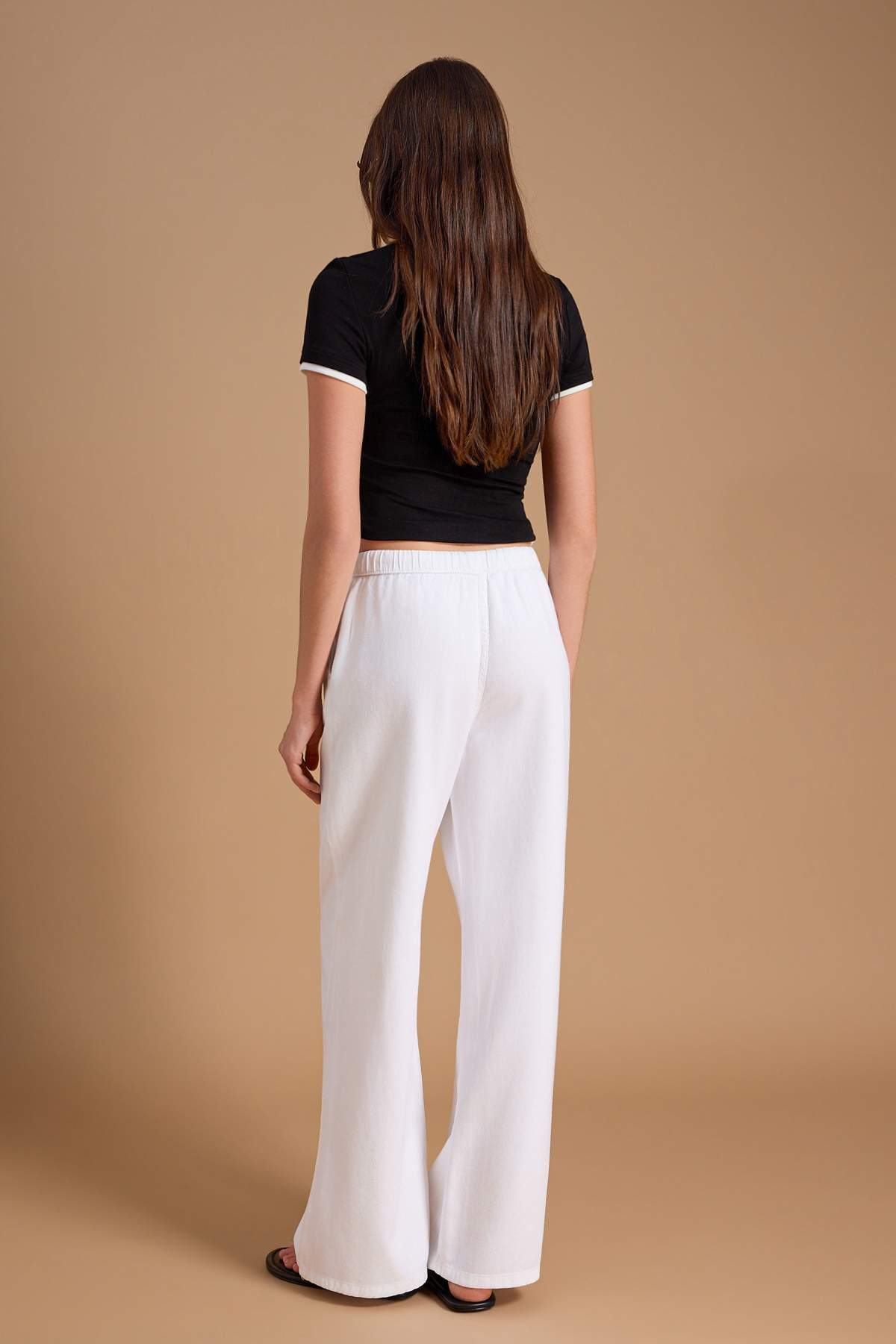 Trendyolmilla  Beyaz Yüksek Bel Wideleg Tencel Karışımlı Jeans TWOSS26JE00209 - Görsel 4