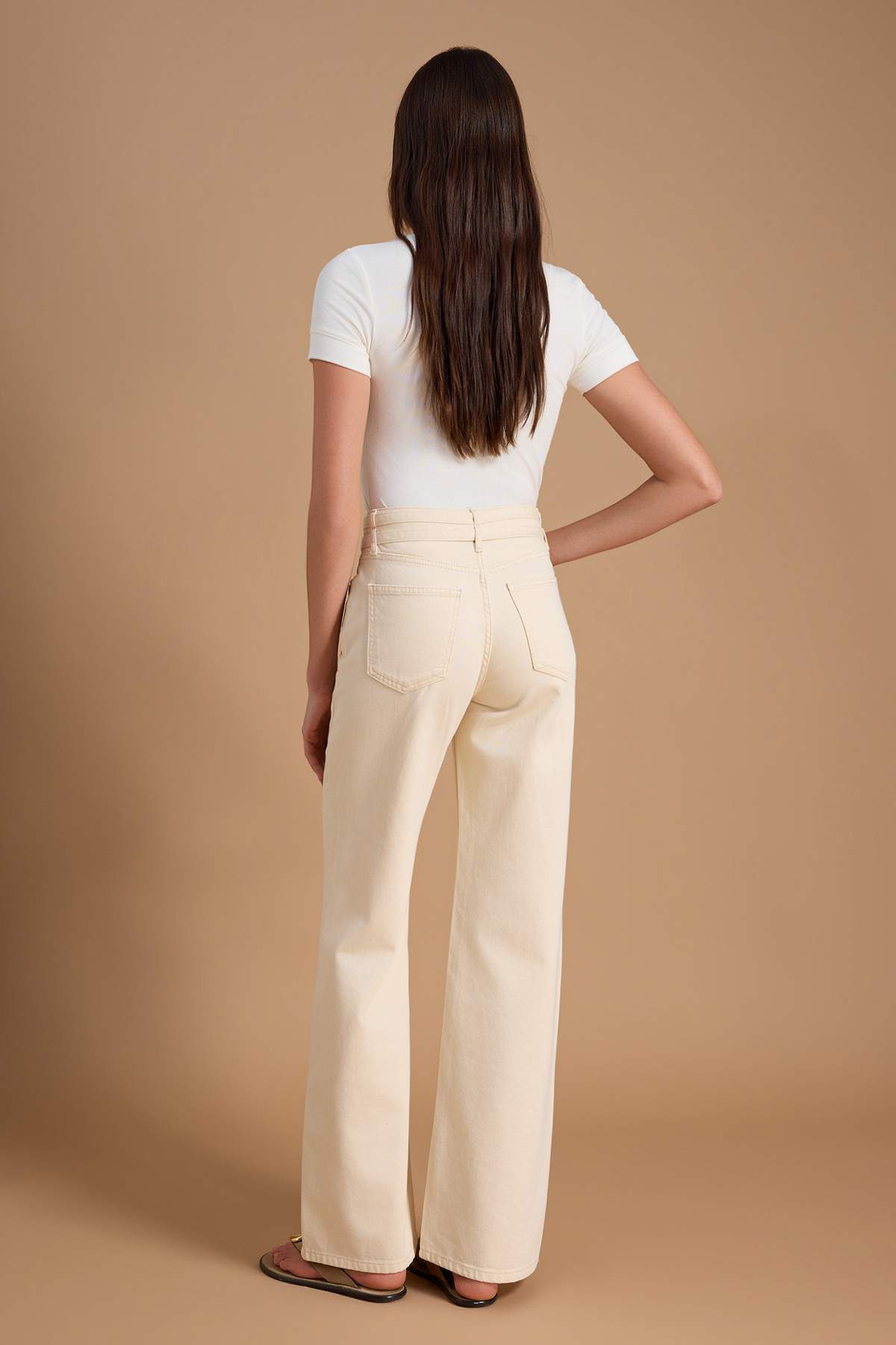 Trendyolmilla  Ekru Yüksek Bel Kemer Detaylı Wide Leg Jeans TWOAW26JE00164 - Görsel 4