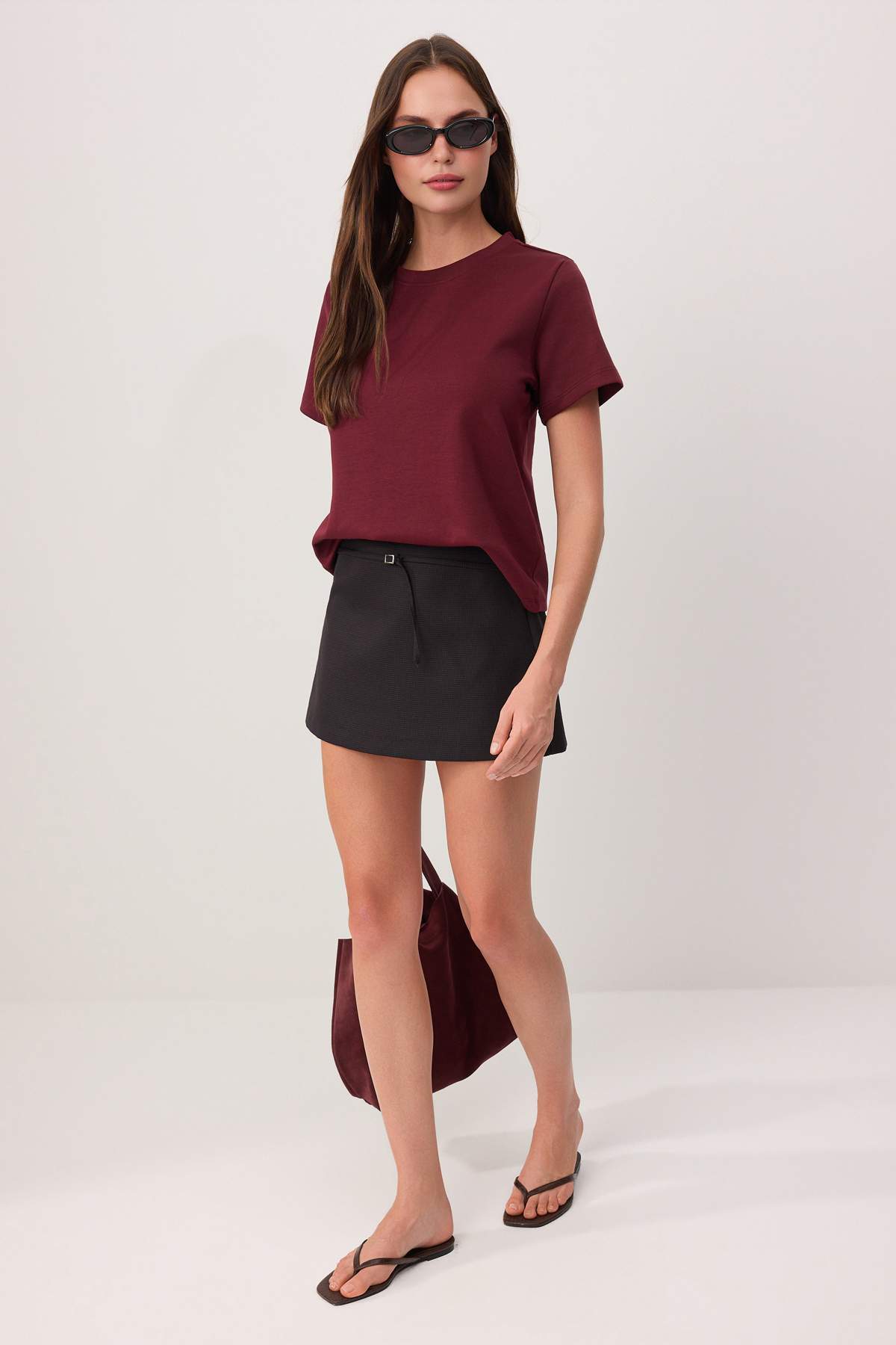 Trendyolmilla  Bordo Düz Regular Bisiklet Yaka Standart Kol Kısa İnterlok Örme T-Shirt TWOSS26TS00064 - Görsel 2