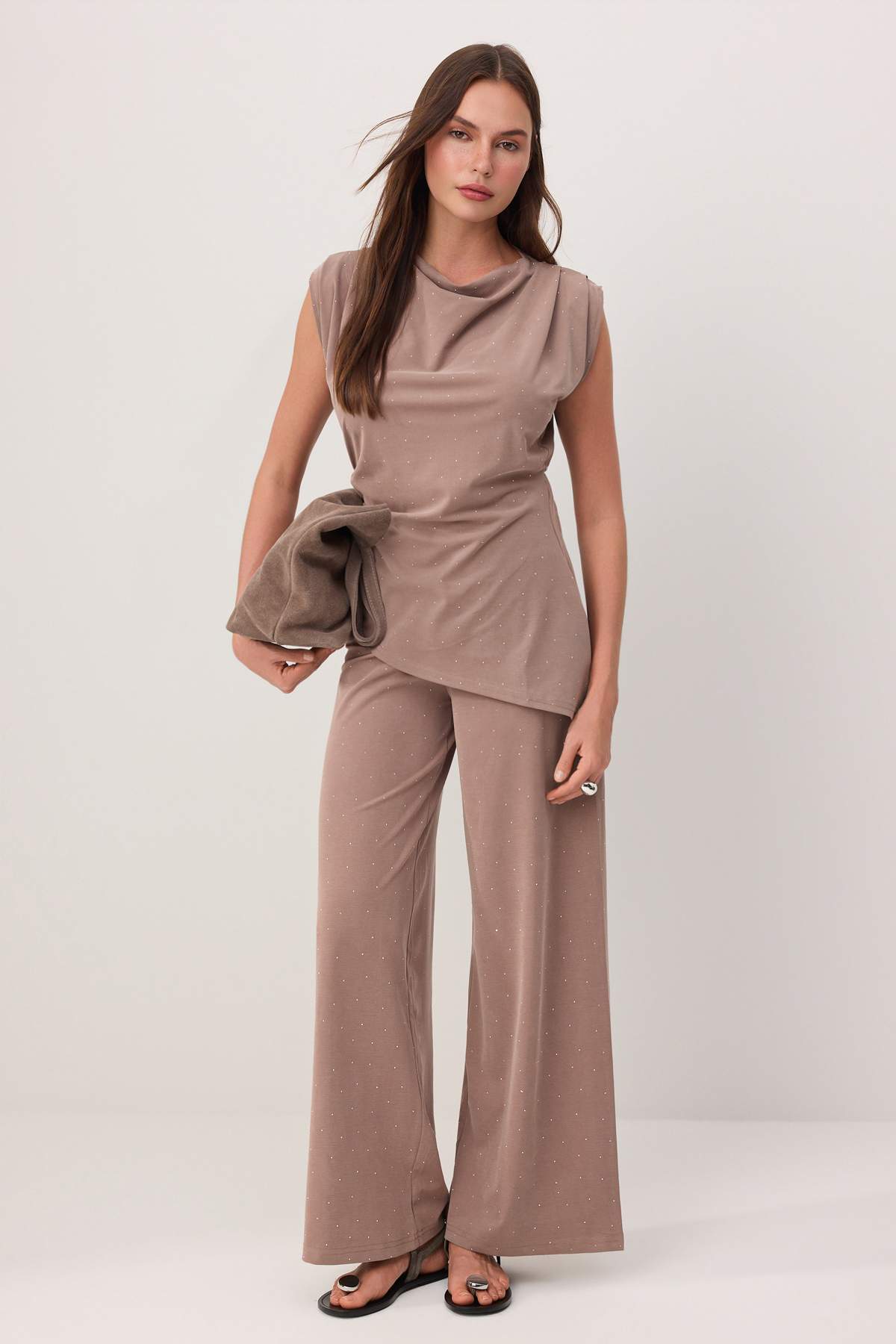 Trendyolmilla  Koyu Premium Lyocell İçerikli Vizon Düz Wide Leg Örme Alt - Üst Takım TWOSS26AU00155