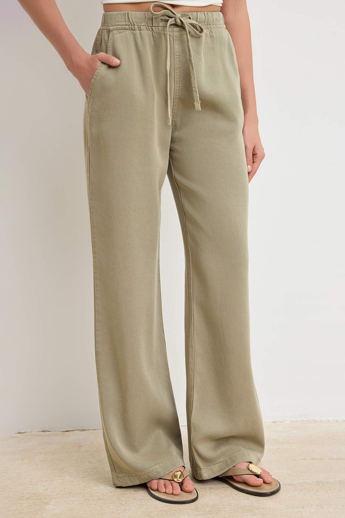 Trendyolmilla  Haki More Sustainable %100 Tencel™ Beli Lastikli Yüksek Bel Jeans TWOSS24JE00203 - Görsel 3