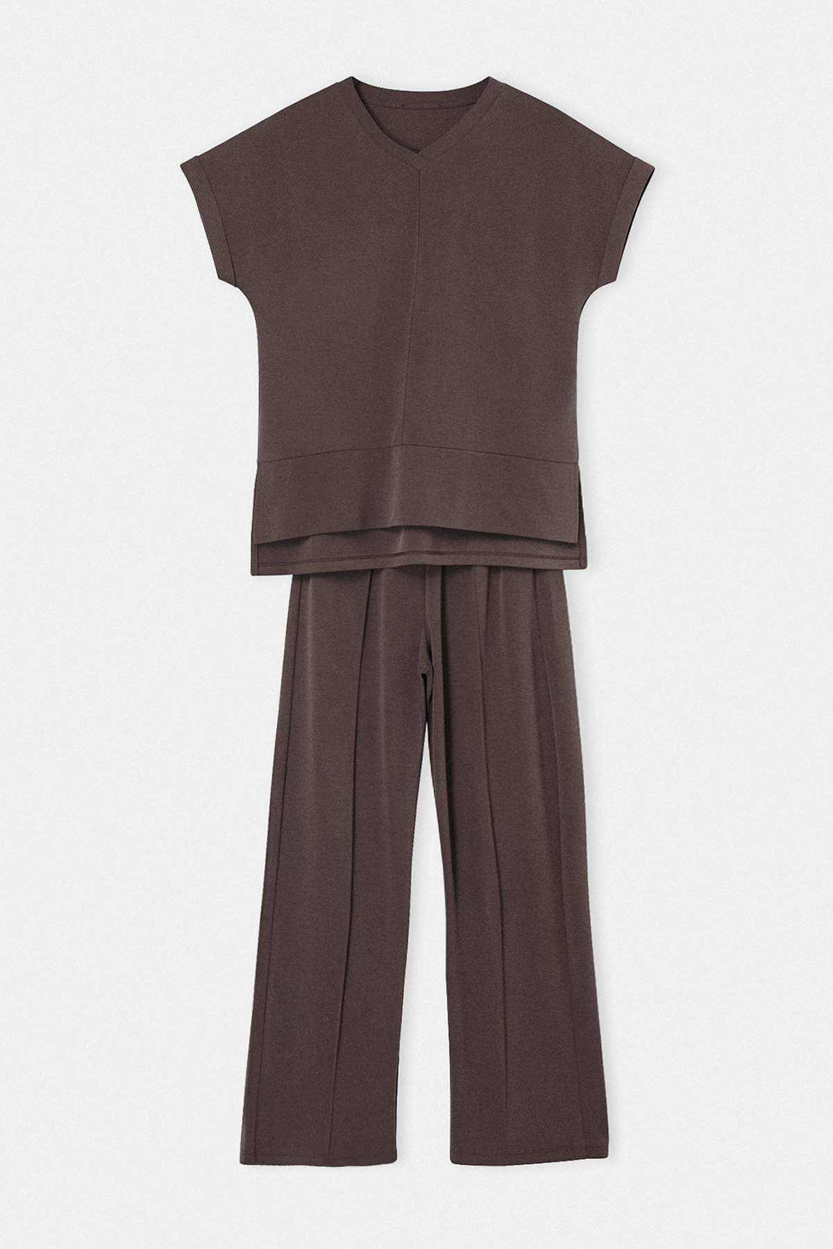Trendyolmilla  Kahverengi V Yaka Kısa Kol Rahat Kalıp Dikişli Alt-Üst Modal Takım TDRSS26AU00027