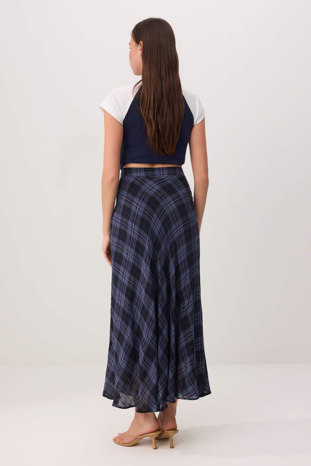 Trendyolmilla  Mavi Ekoseli %100 Pamuk Astarlı Uzun Maxi Etek TWOSS26ET00187 - Görsel 4