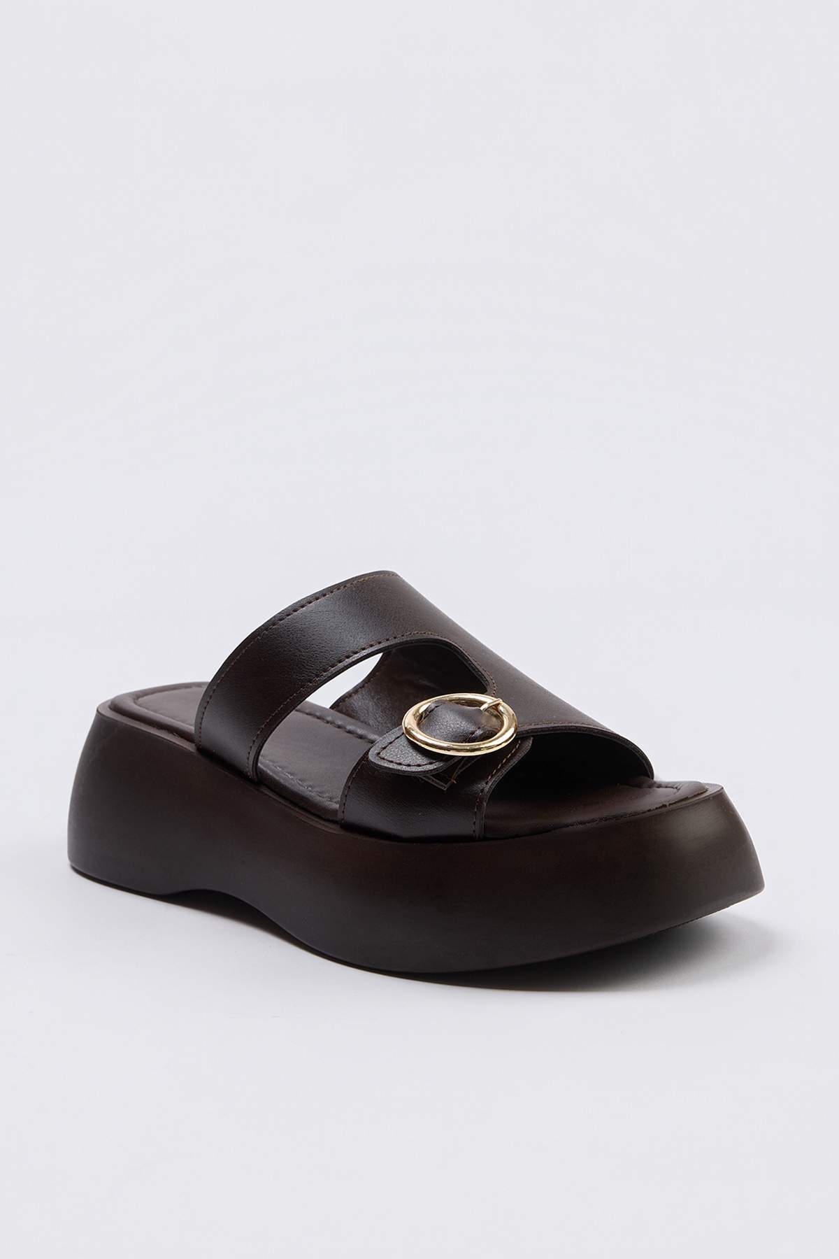 TRENDYOL SHOES Braune Damenhausschuhe mit goldener Schnalle und dicker Sohle ...