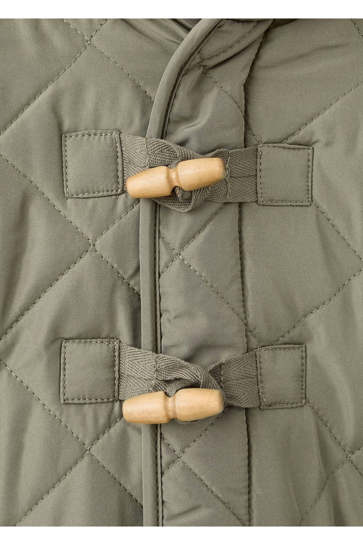 MANGO Baby Kapüşonlu tahta düğmeli anorak fotoğrafı 4 (önizleme)