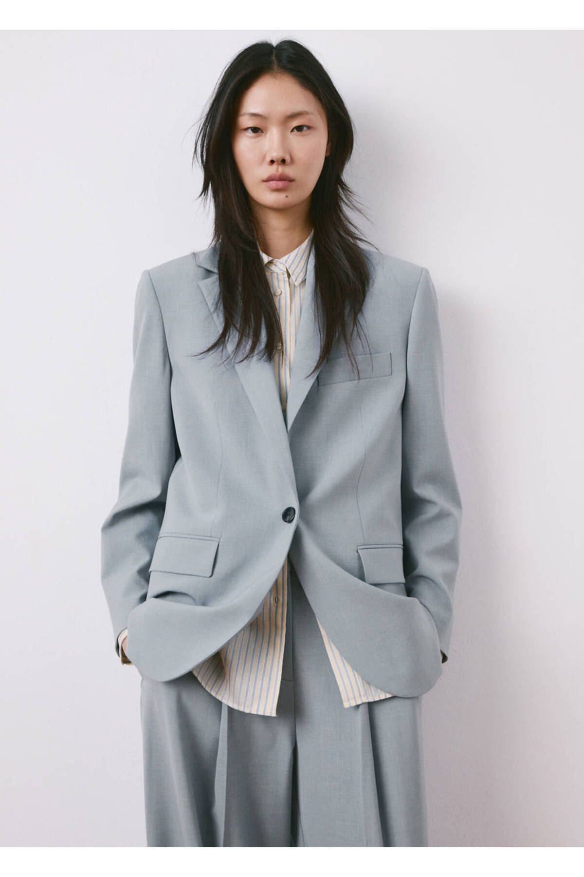 MANGO  Düz kesim kapaklı cepli kumaş blazer ceket