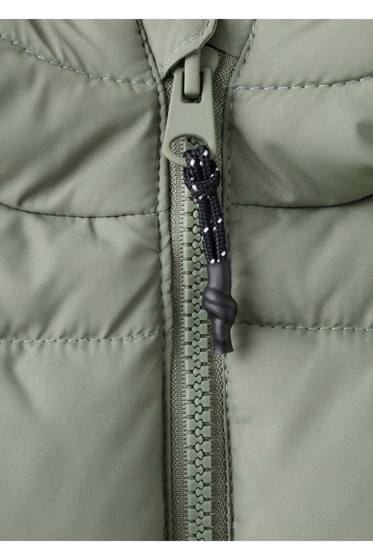 MANGO Baby Kapüşonlu uzun kapitone anorak fotoğrafı 7 (önizleme)