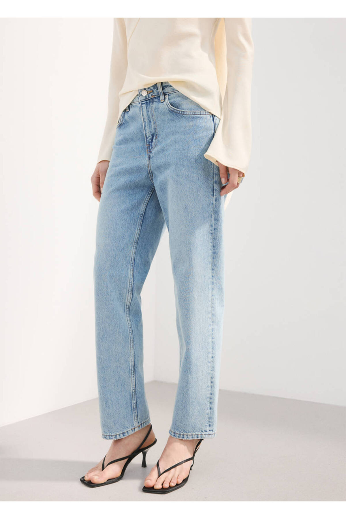 MANGO  Orta bel düz kesim jean
