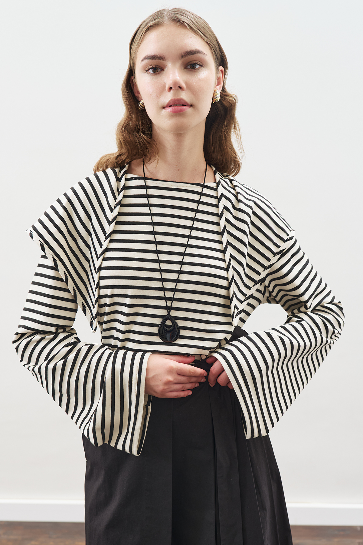 SHAWL DETAIL STRIPED TSHIRT BLACK