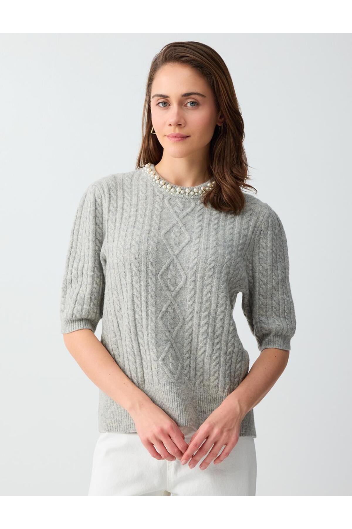 Jimmy Key  Gri Yuvarlak Yaka Dirsek Kol İnci İşlemeli Triko Kazak