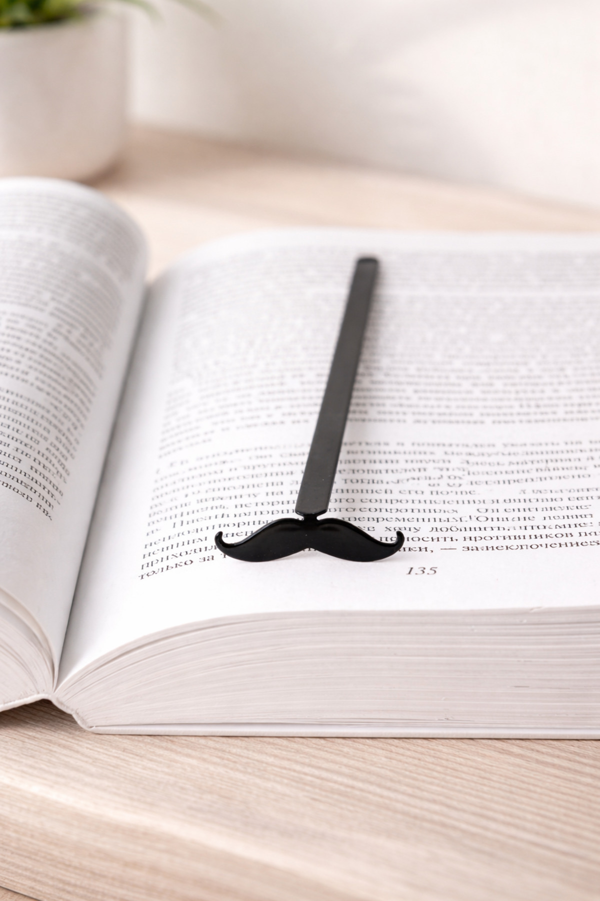 2Pcs BLACK ❤️ MOUSTACHE ❤️ METAL Book Holder Leaf Holder Bookmark