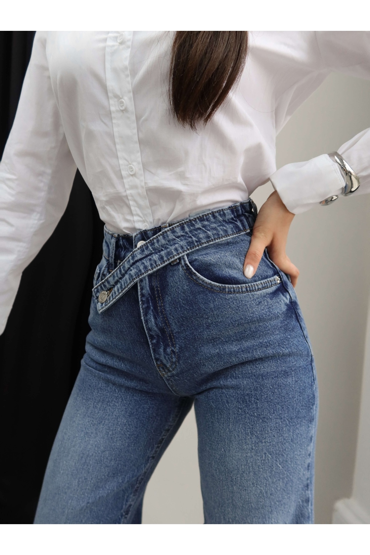 ESRAHELVACI Çapraz Bel Detaylı Wide Leg Jean görsel 3