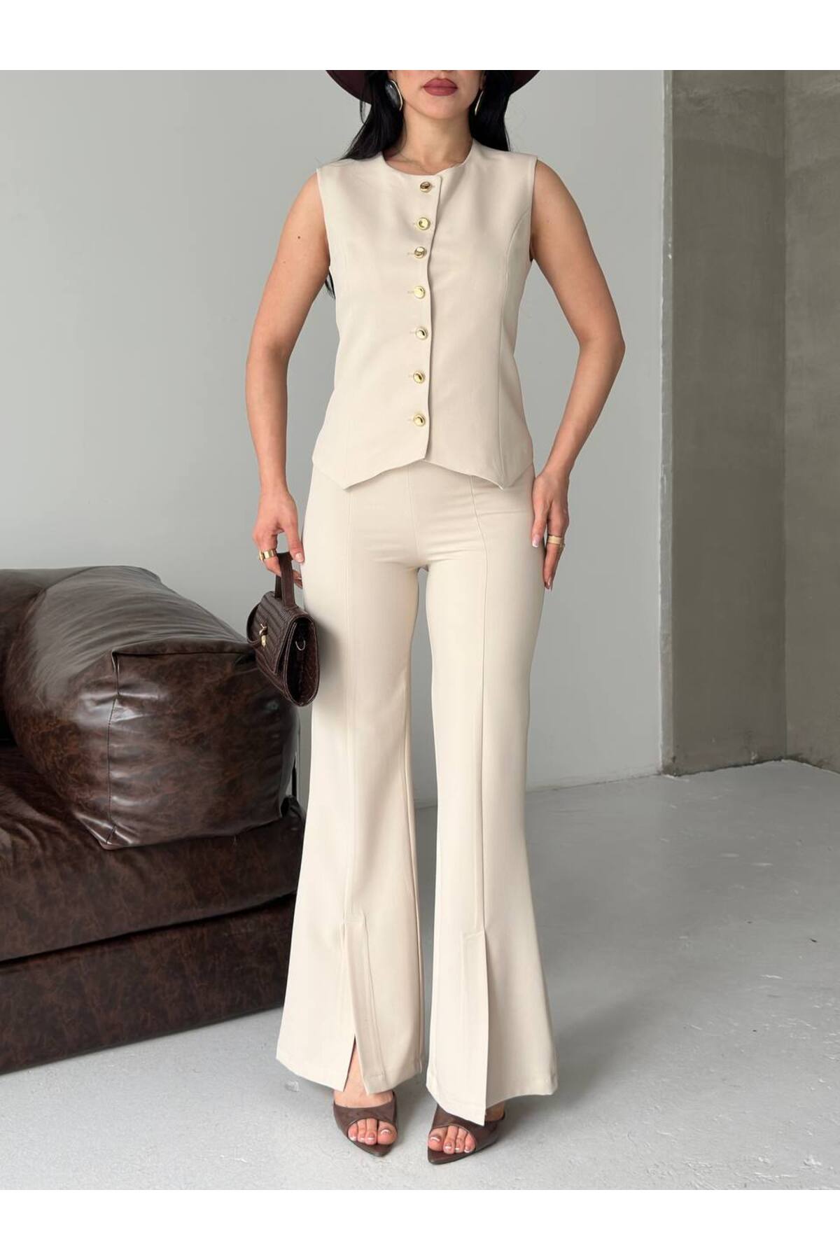 Women's Beige Two-Piece Set with Slit Hem Trousers and Buttoned Vest - Görsel 6