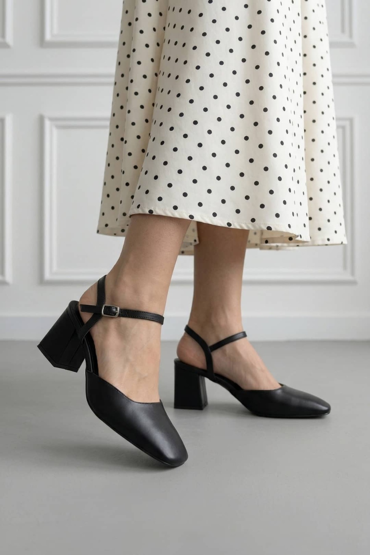NAVİSHOES Siyah Kadın Arkası Açık Küt Burun 7 cm Kalın Orta Topuklu Ayakkabı SB100NAV