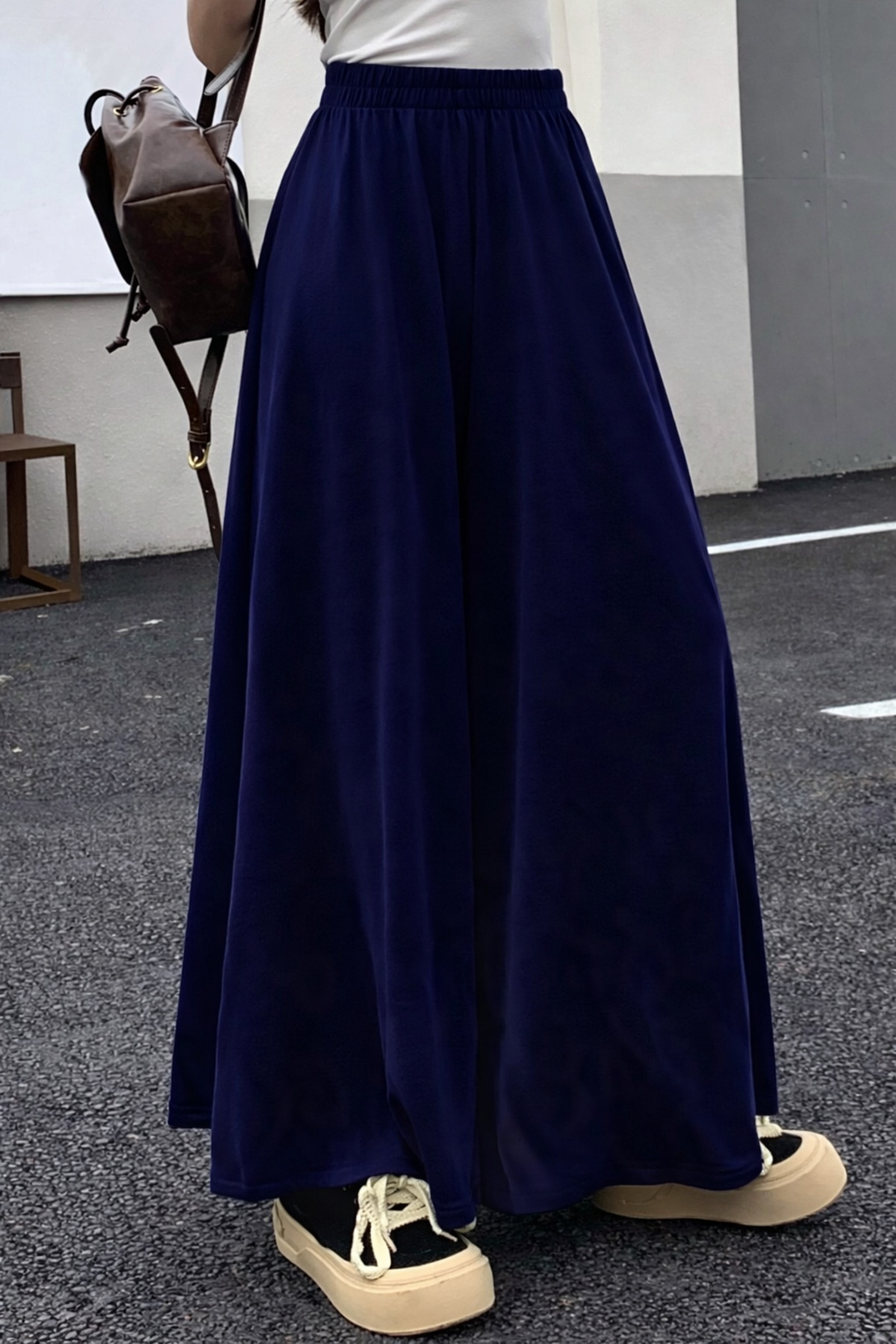 Tarz Cool Kadın 2 İplik Oversize Bol Paça Tasarım Eşofman Altı Yüksek Bel Rahat Model görsel 4