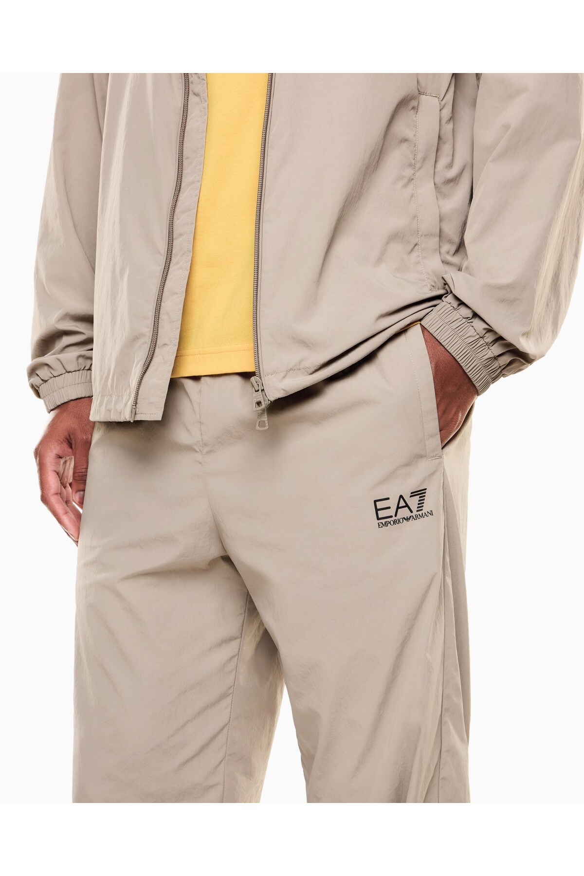 Erkek Regular Fit Dik Yakalı Kontrast Logo Desenli Düz Paçalı Bej Eşofman Takımı — بژ 7M001285 AF13190 — تصویر 3 از 5
