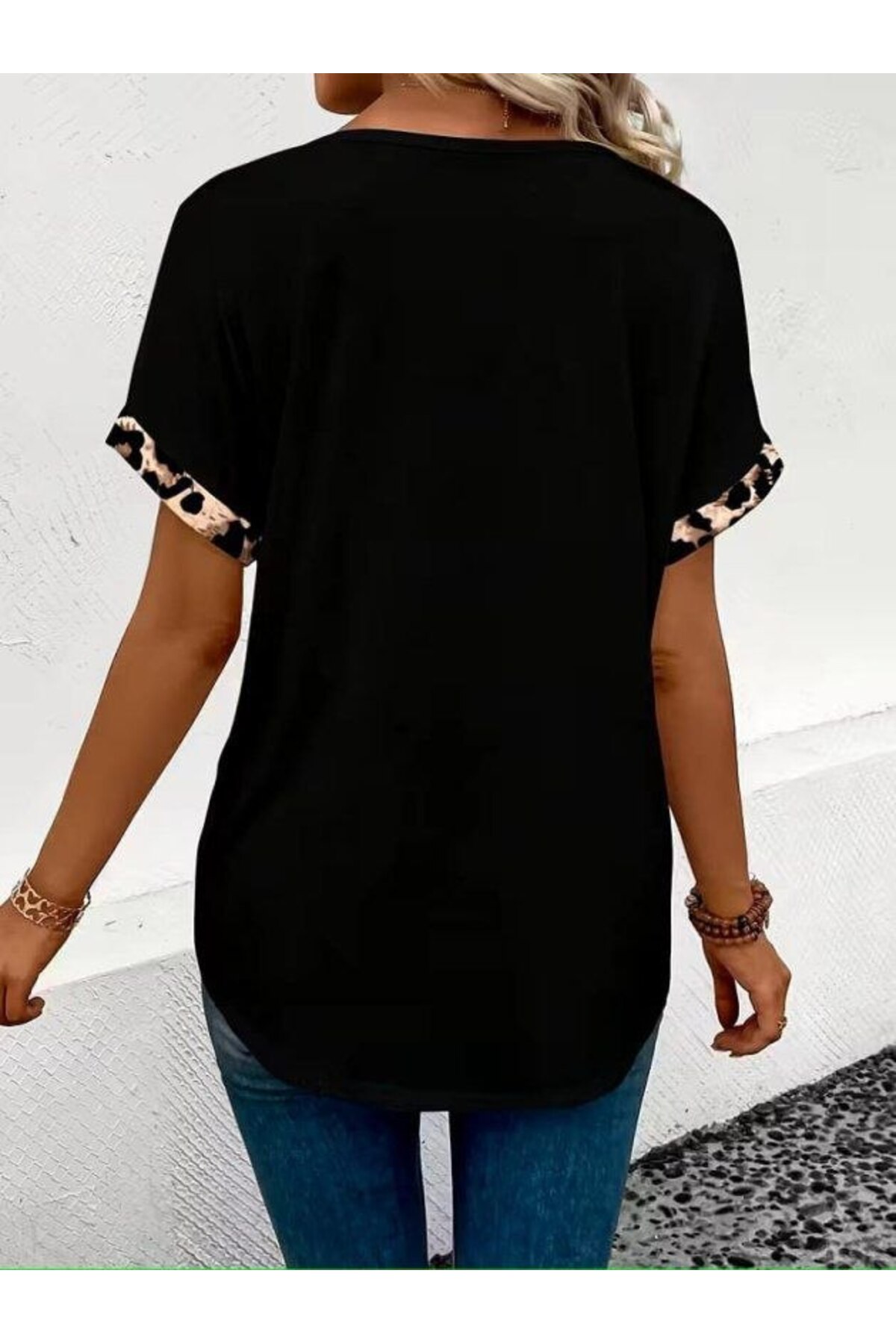 Kokosh moda  Kadın Leopar V Yakalı Kısa Kollu Viskon Bluz - Görsel 3