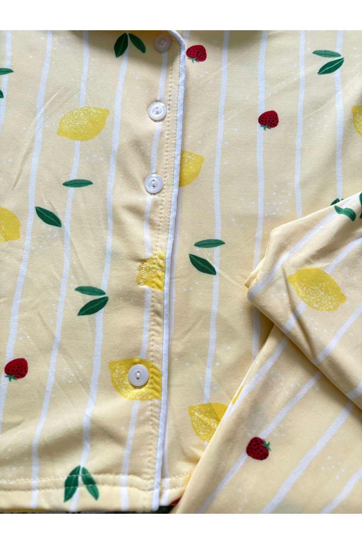 mışıl mışıl kids Limon Çilek Desenli Milan Kumaş Yazlık Kısa Kollu Kız Çocuk Pijama Takımı fotoğrafı 3 (önizleme)