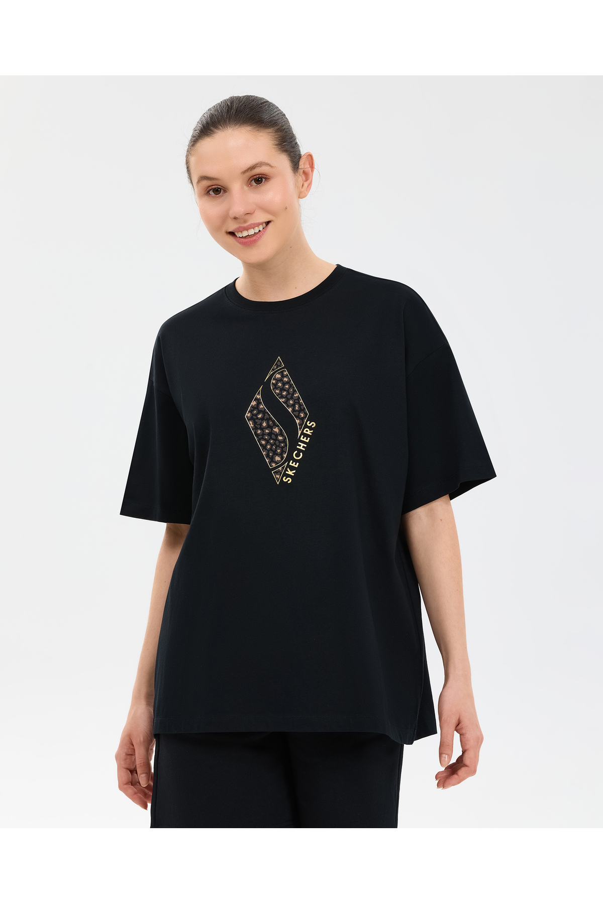 SKECHERS W Oversize Fit Graphic T-Shirt Kadın Siyah Tshirt S2610050-3817